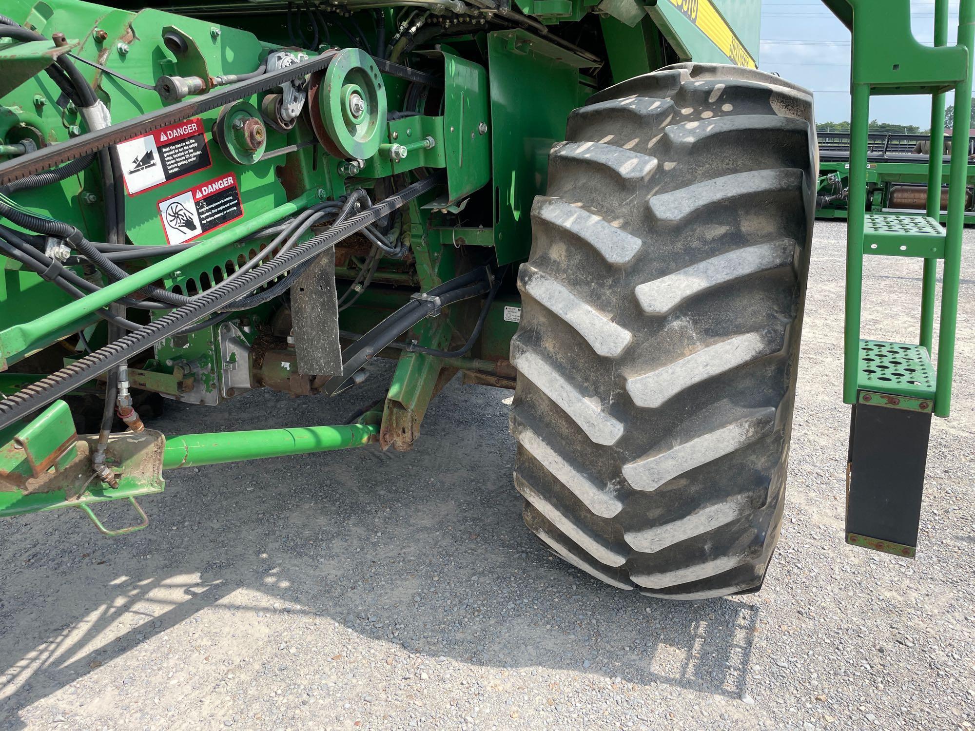 9510 JOHN DEERE COMBINE, 1997 YR.