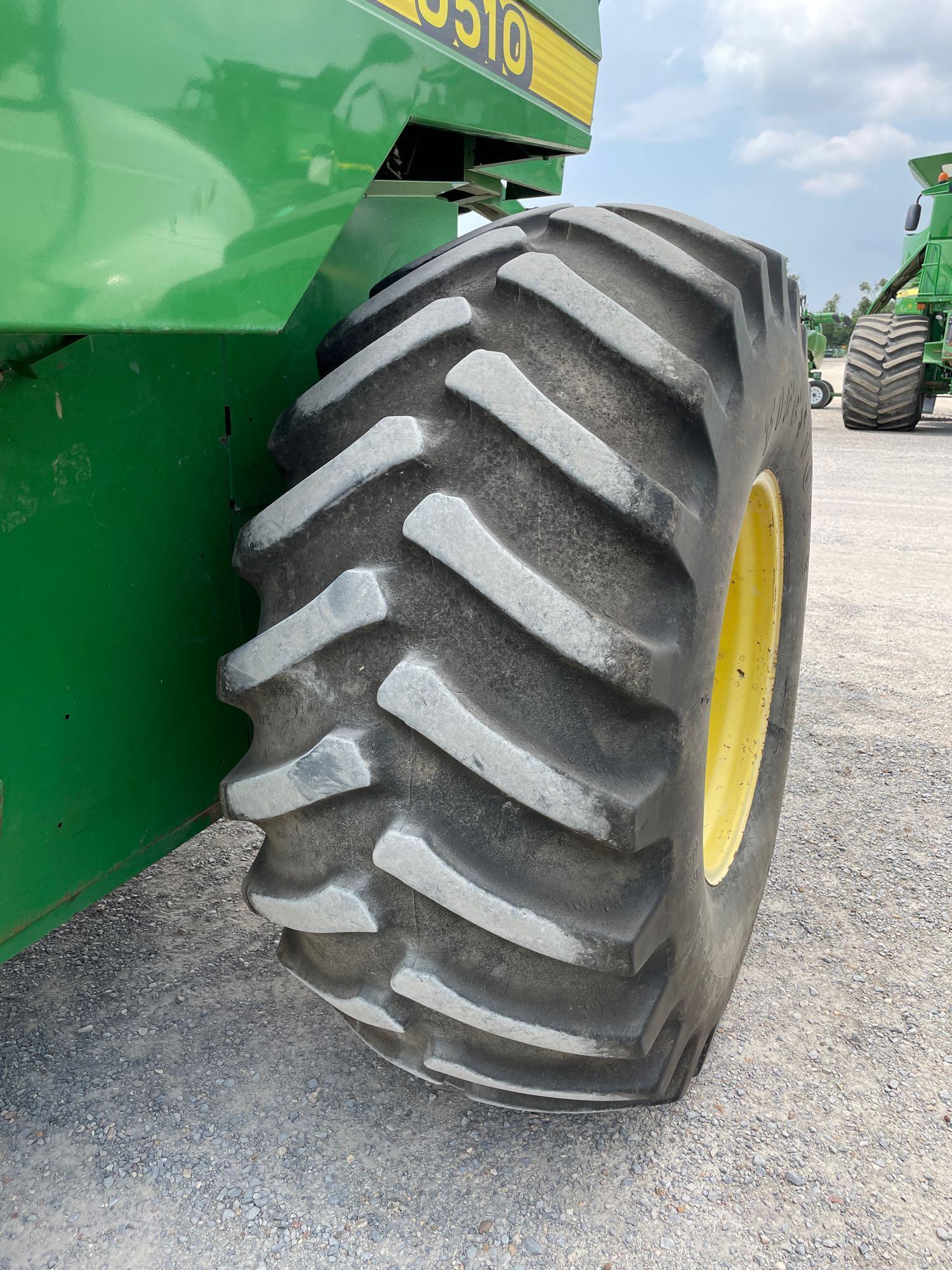 9510 JOHN DEERE COMBINE, 1997 YR.