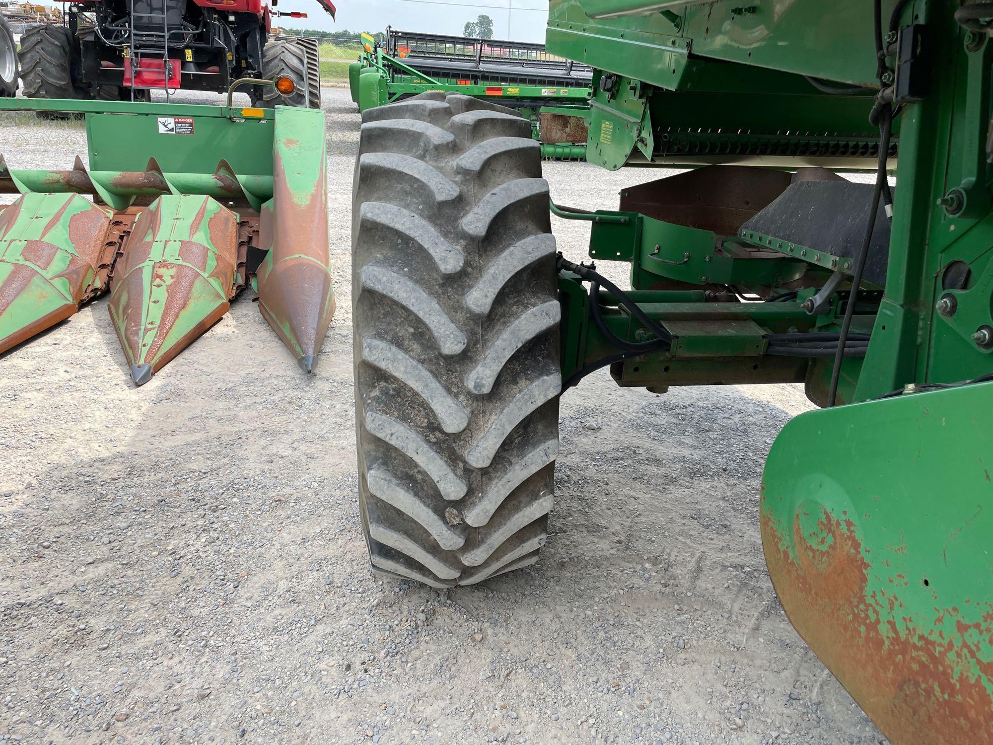 9510 JOHN DEERE COMBINE, 1997 YR.