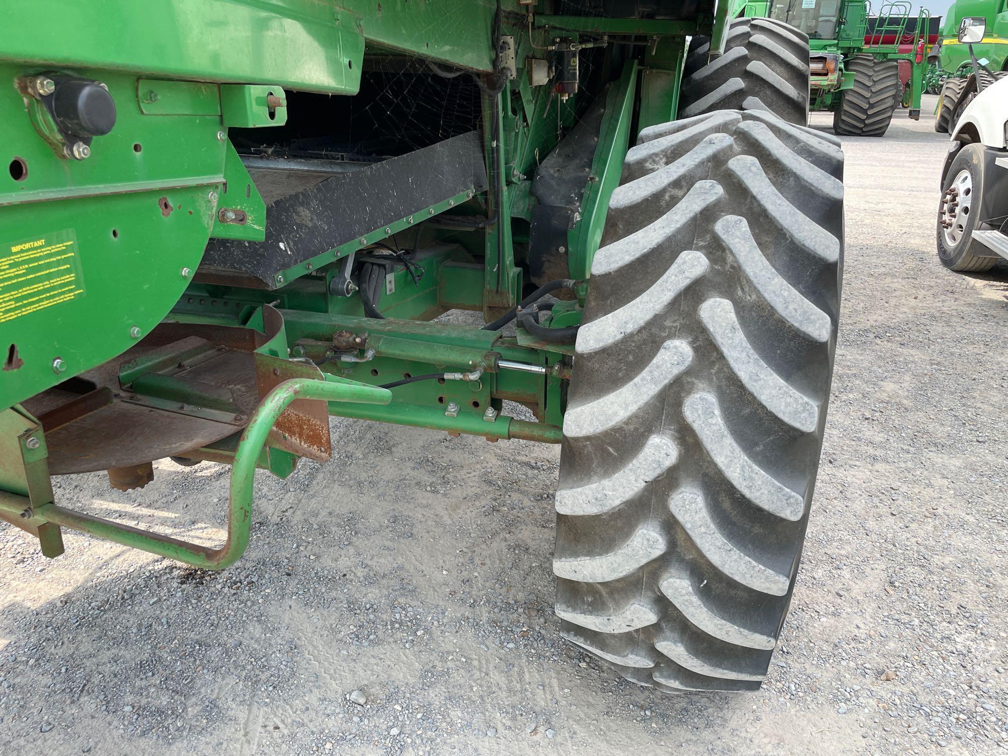 9510 JOHN DEERE COMBINE, 1997 YR.