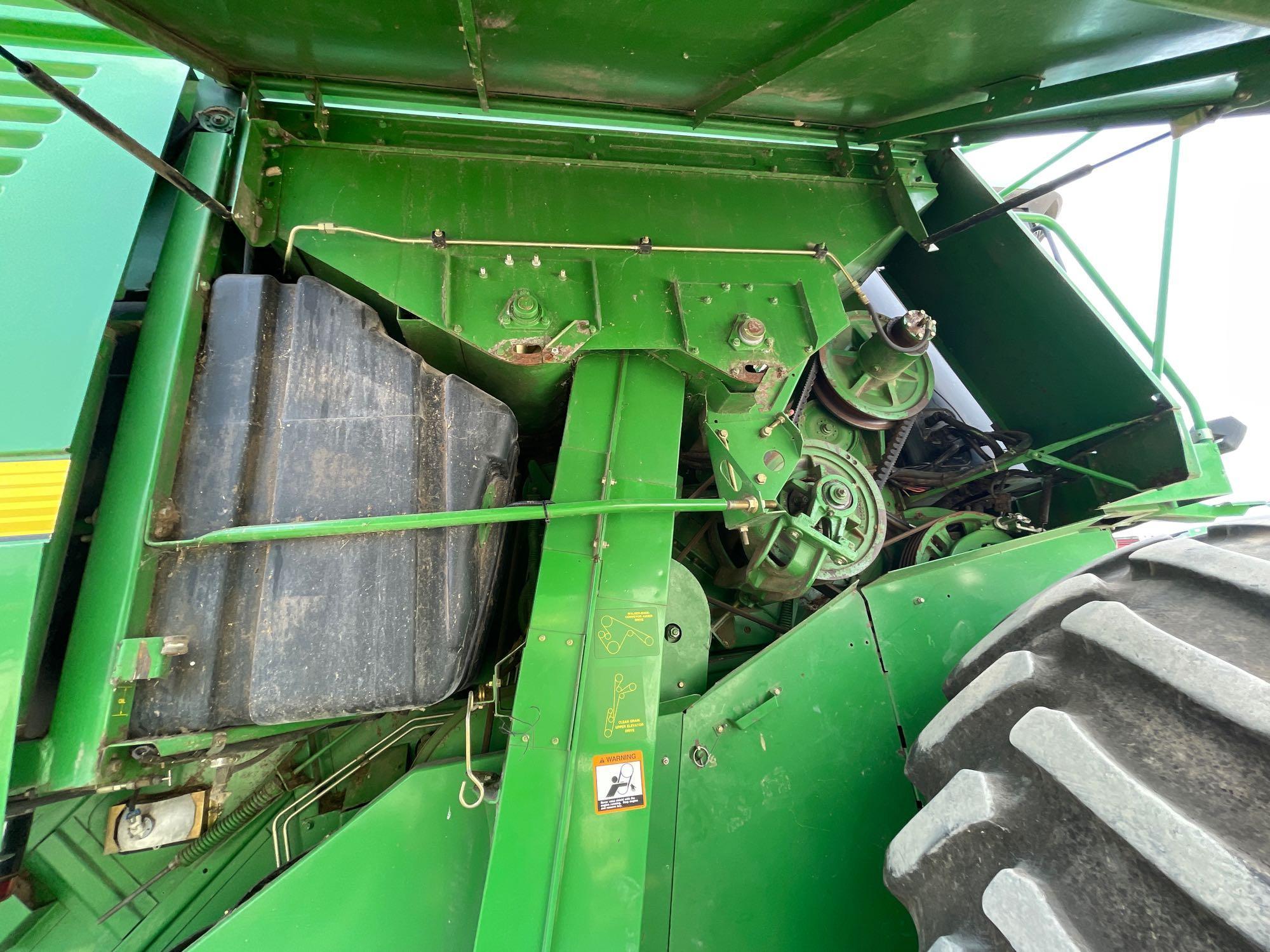9510 JOHN DEERE COMBINE, 1997 YR.