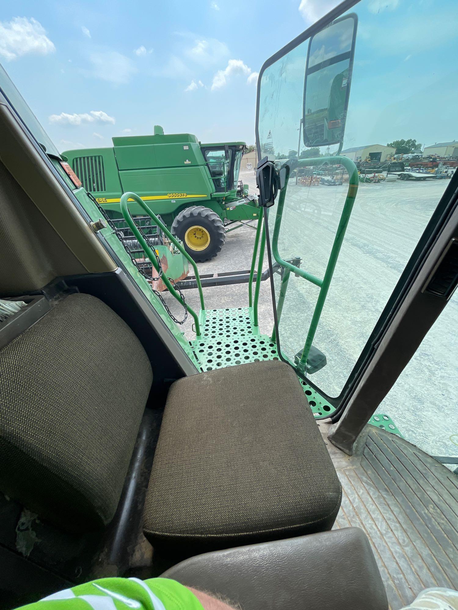 9510 JOHN DEERE COMBINE, 1997 YR.
