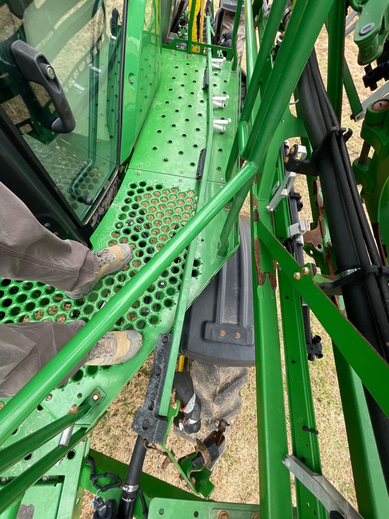 4038 JOHN DEERE SPRAYER