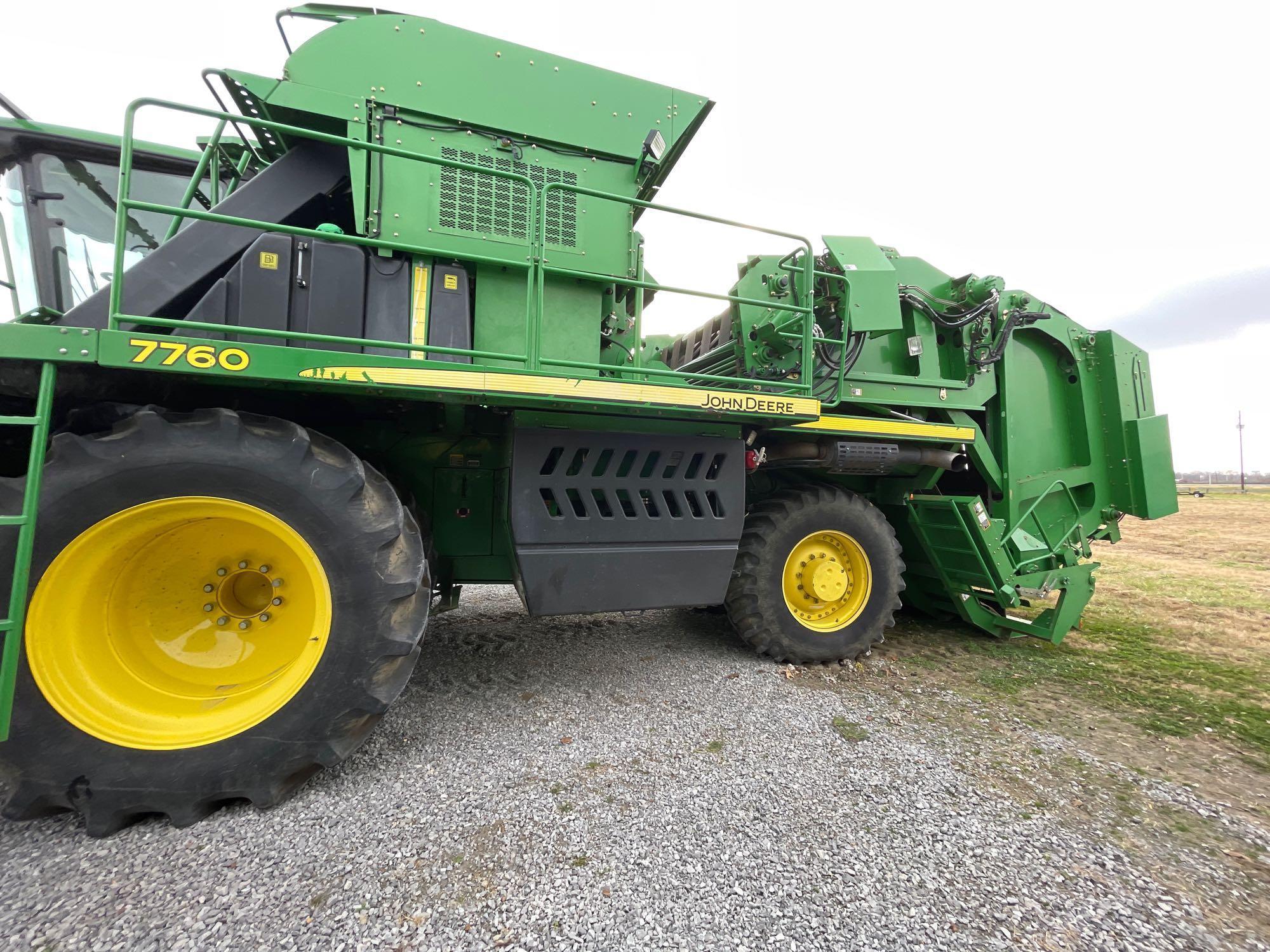7760 JOHN DEERE COTTON PICKER