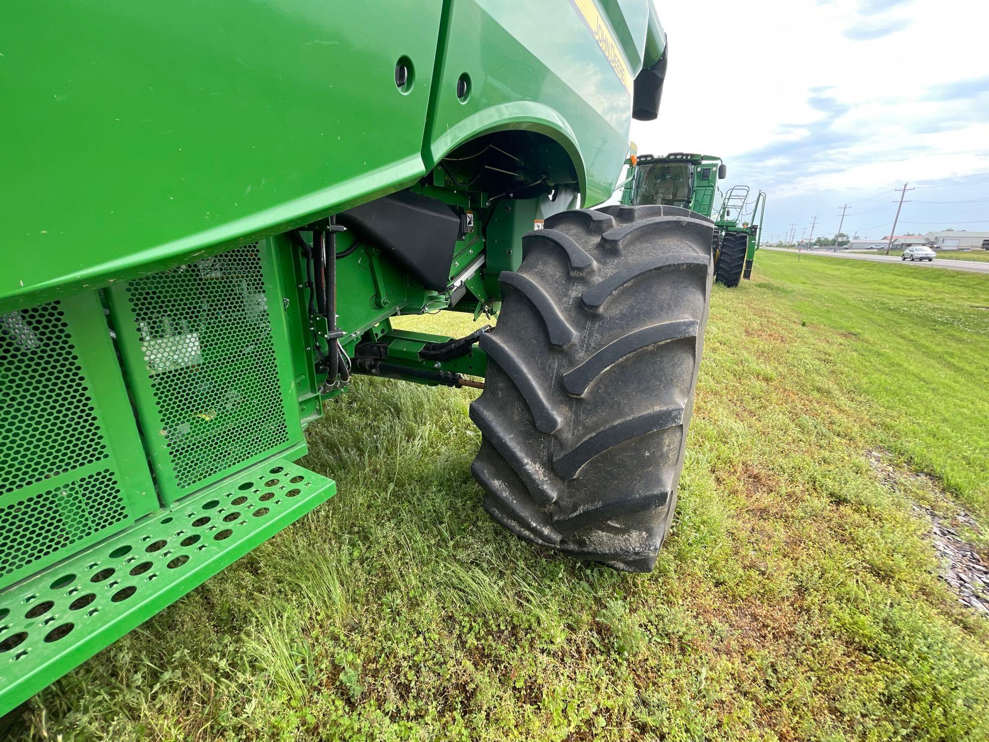 S760 JOHN DEERE COMBINE