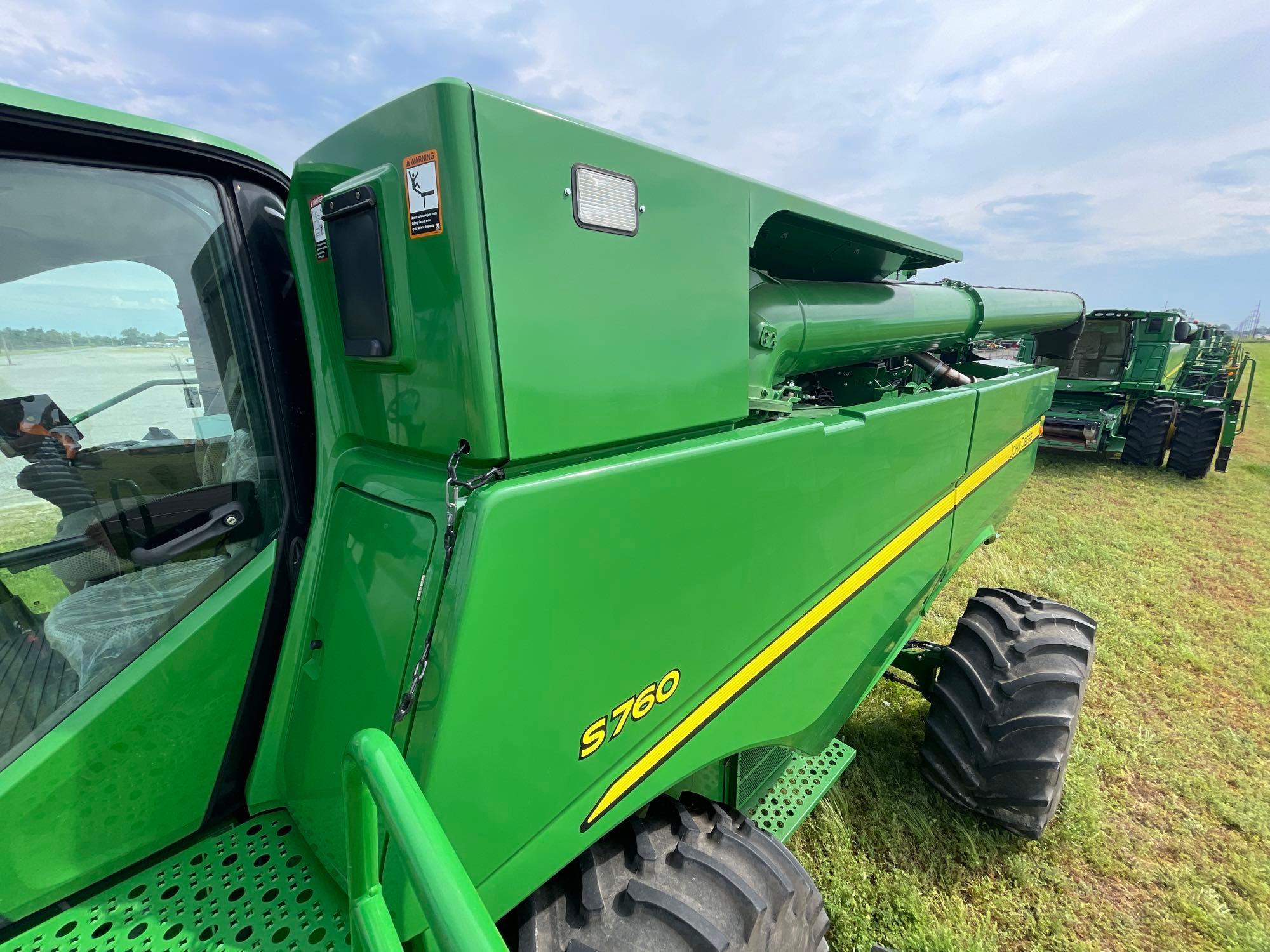 S760 JOHN DEERE COMBINE