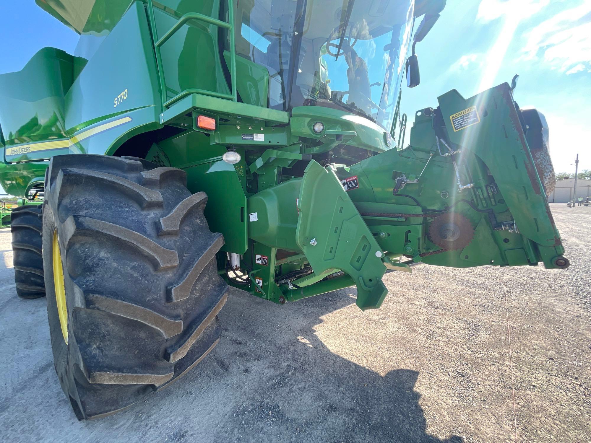 S770 JOHN DEERE COMBINE