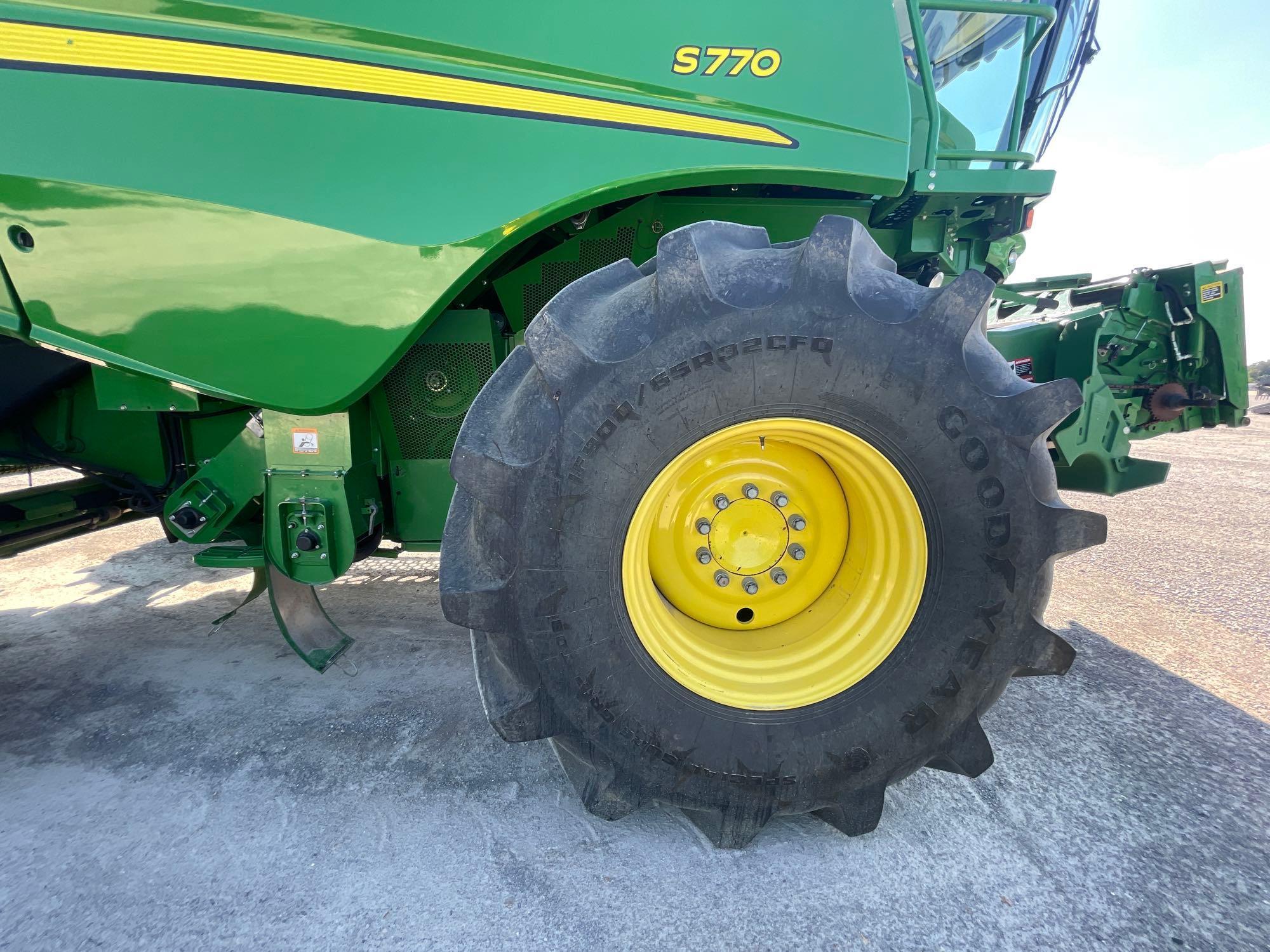 S770 JOHN DEERE COMBINE