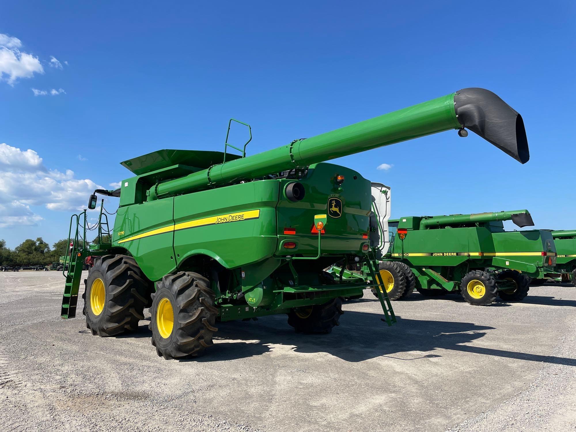 S770 JOHN DEERE COMBINE