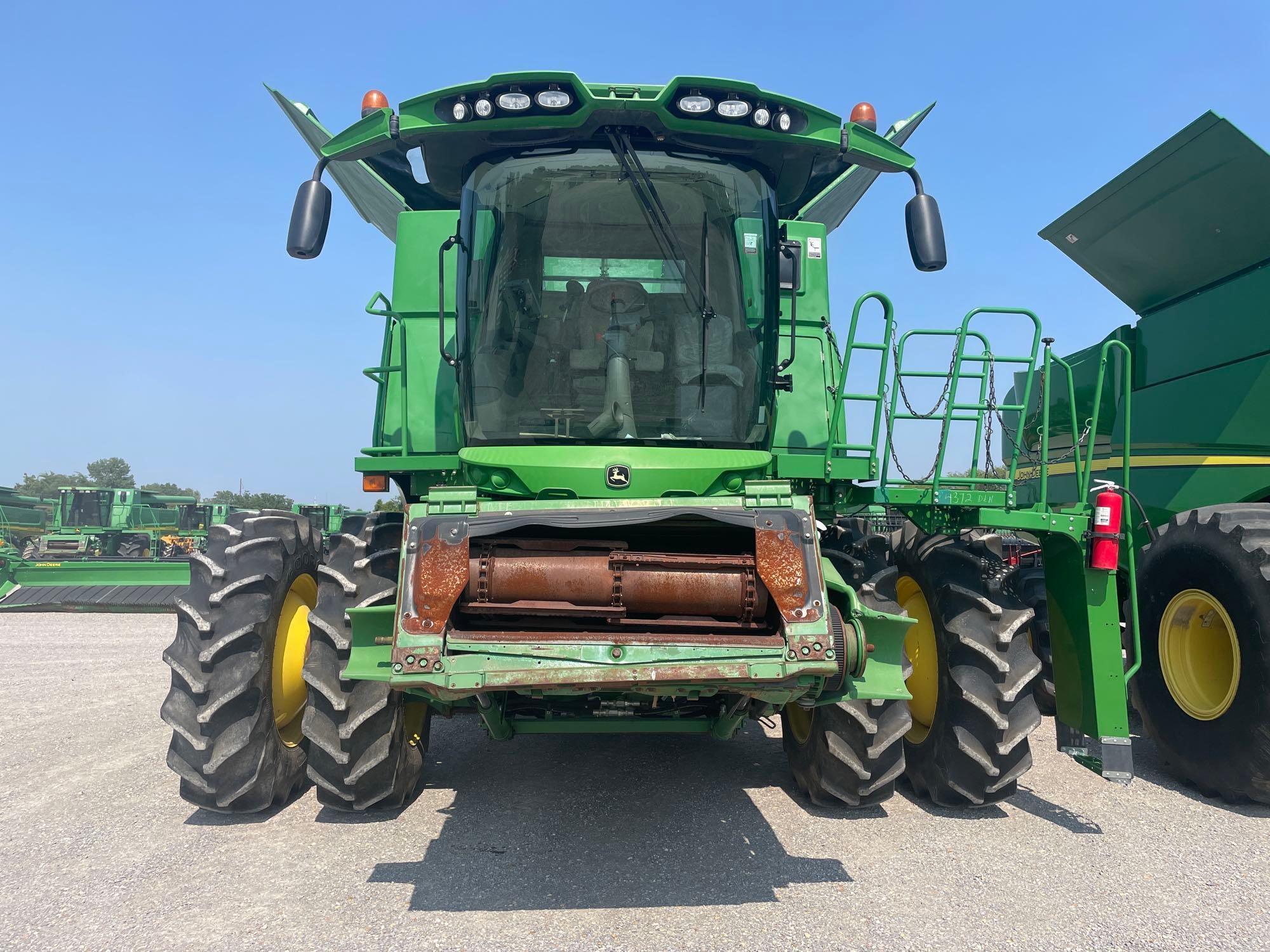 S690 JOHN DEERE COMBINE (MOTOR PROBLEMS)
