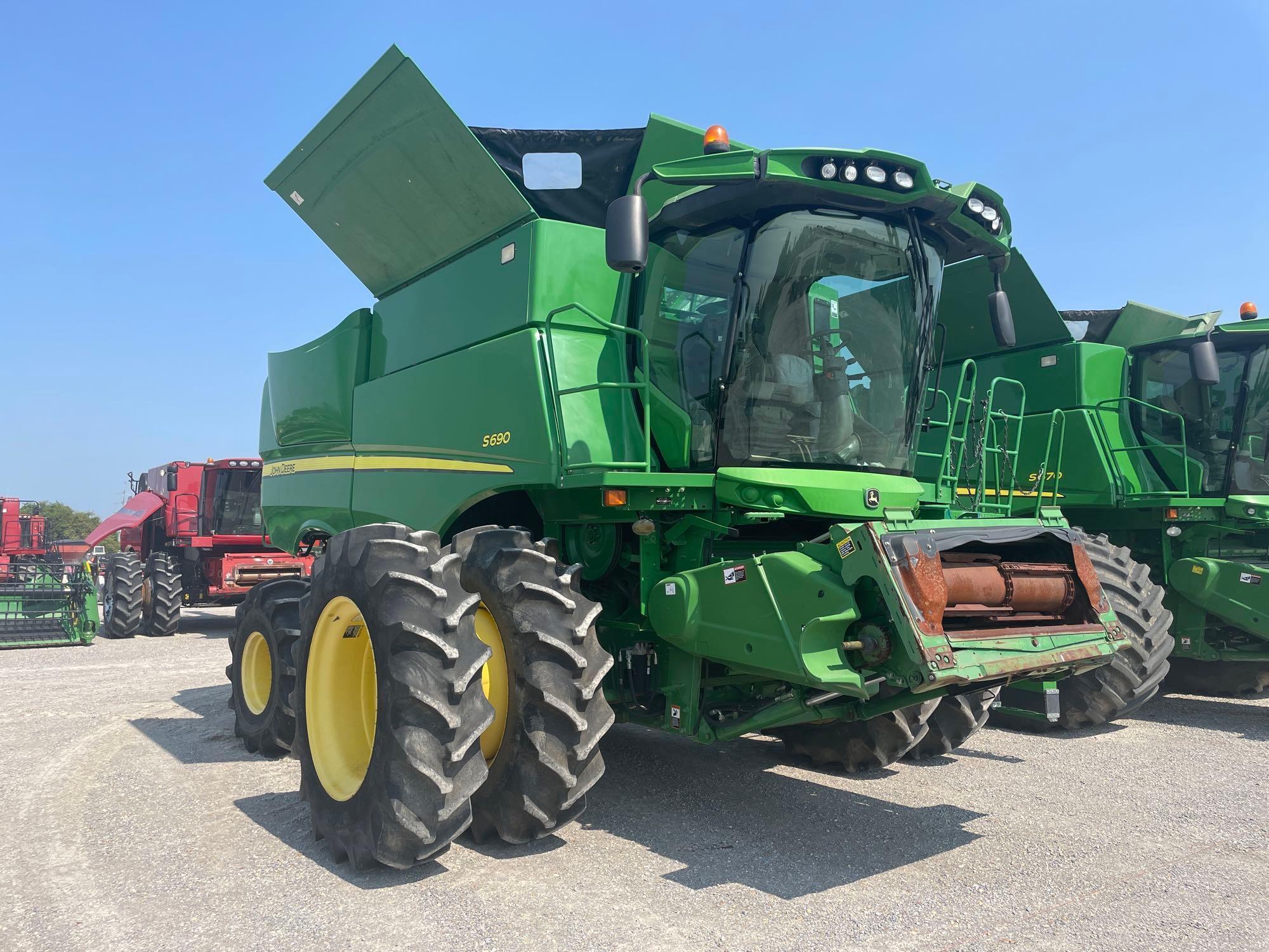 S690 JOHN DEERE COMBINE (MOTOR PROBLEMS)