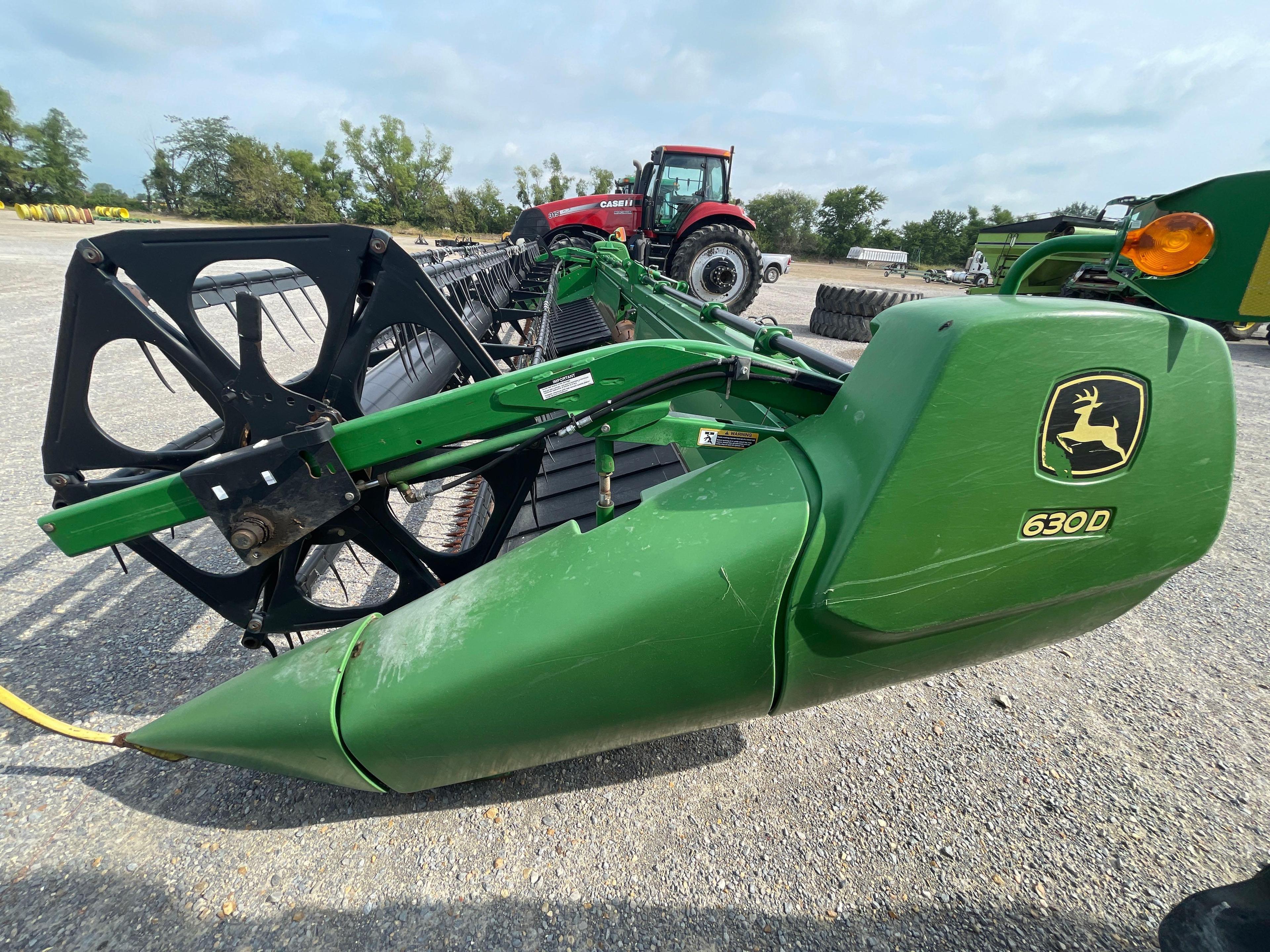 630D JOHN DEERE DRAPER PLATFORM
