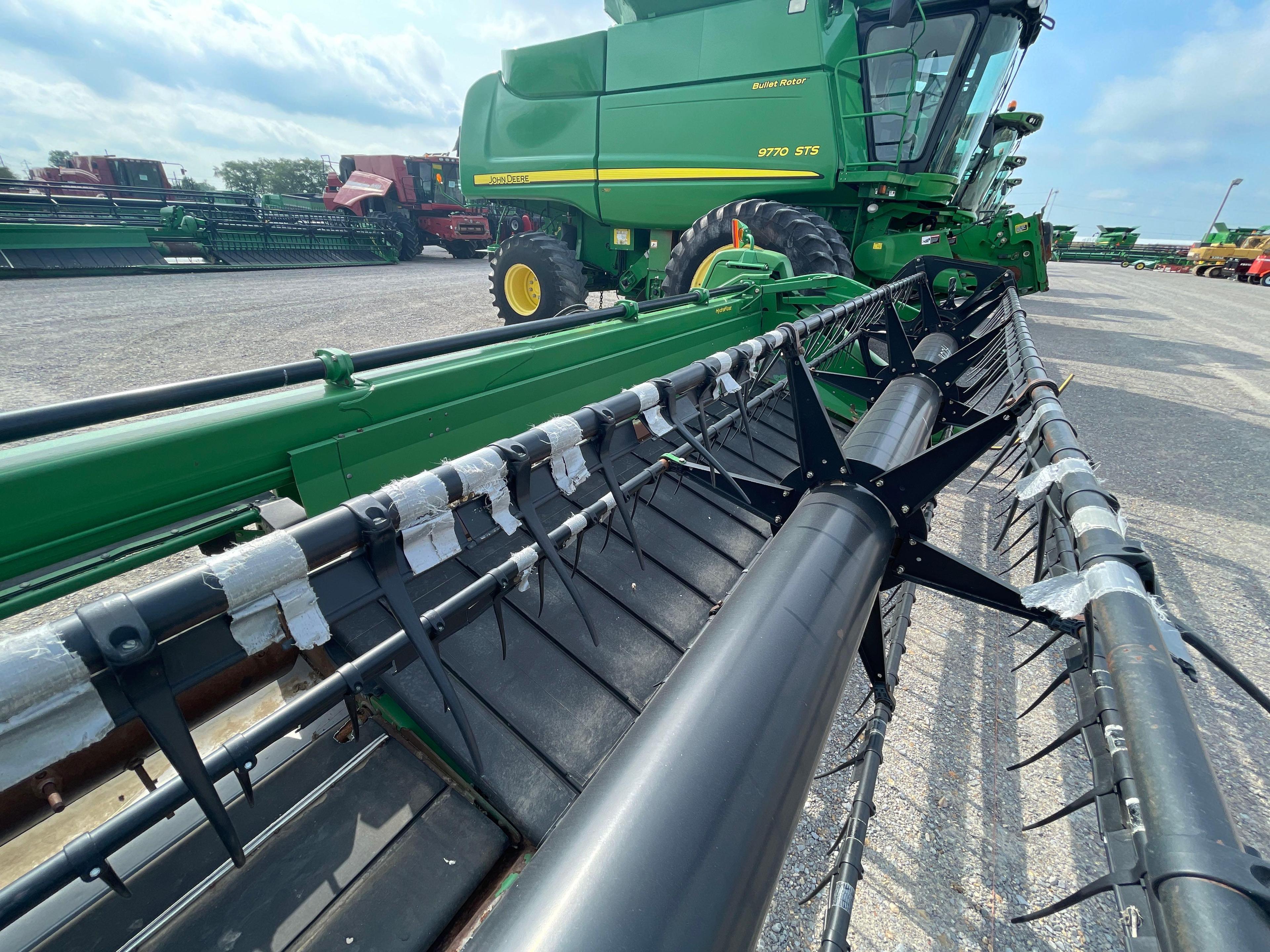 630D JOHN DEERE DRAPER PLATFORM