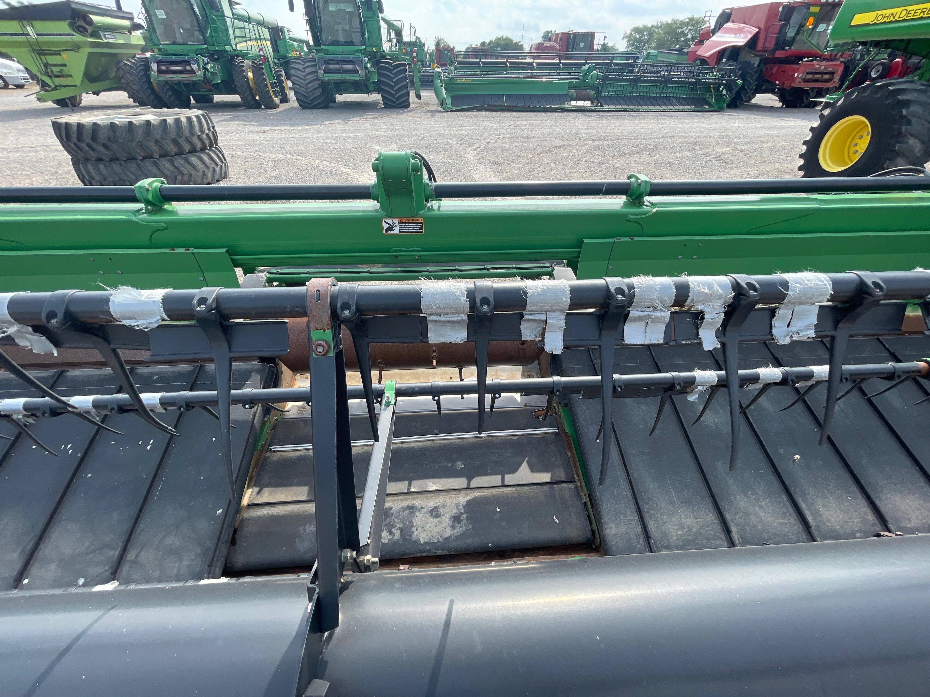 630D JOHN DEERE DRAPER PLATFORM
