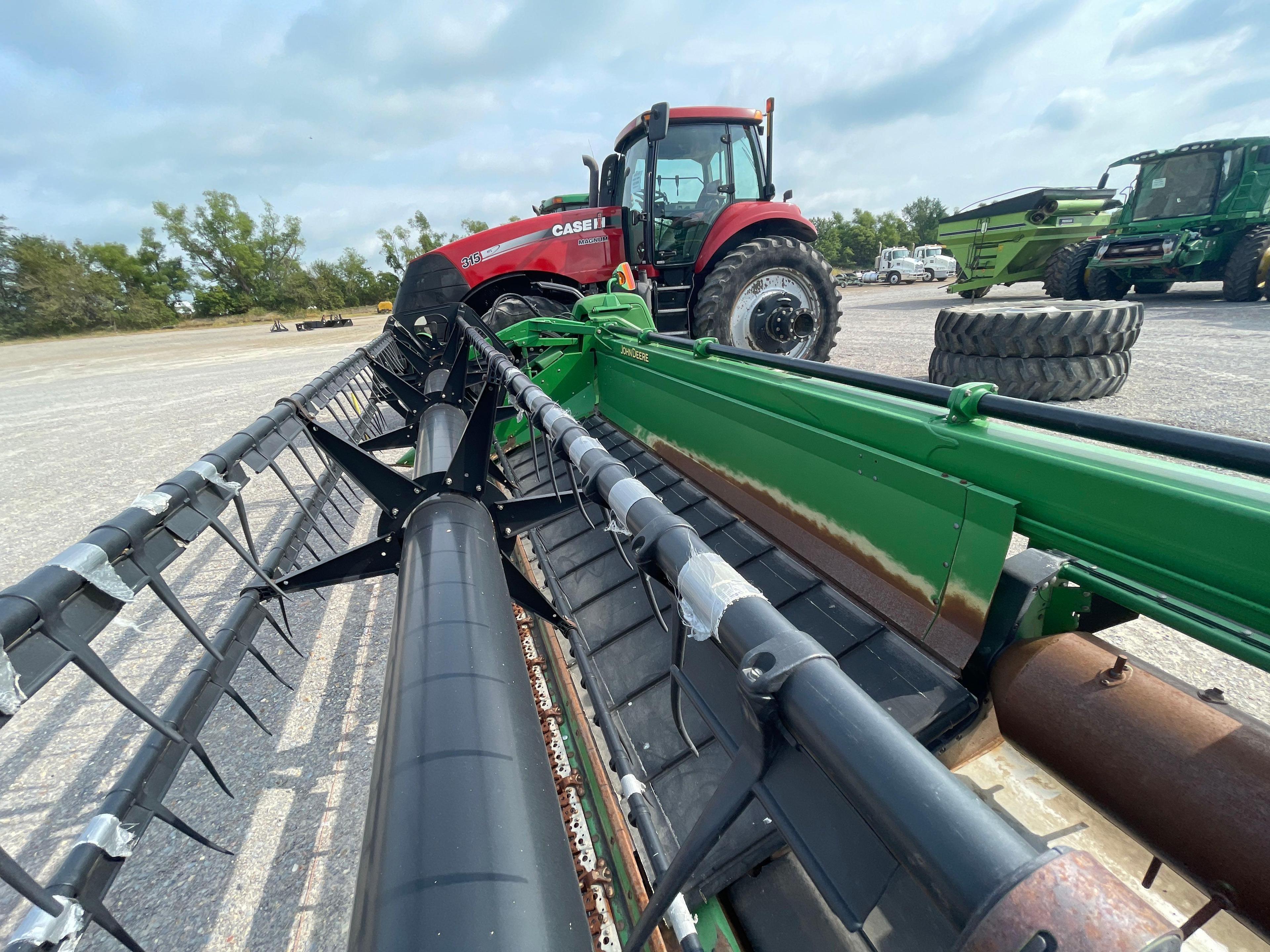 630D JOHN DEERE DRAPER PLATFORM