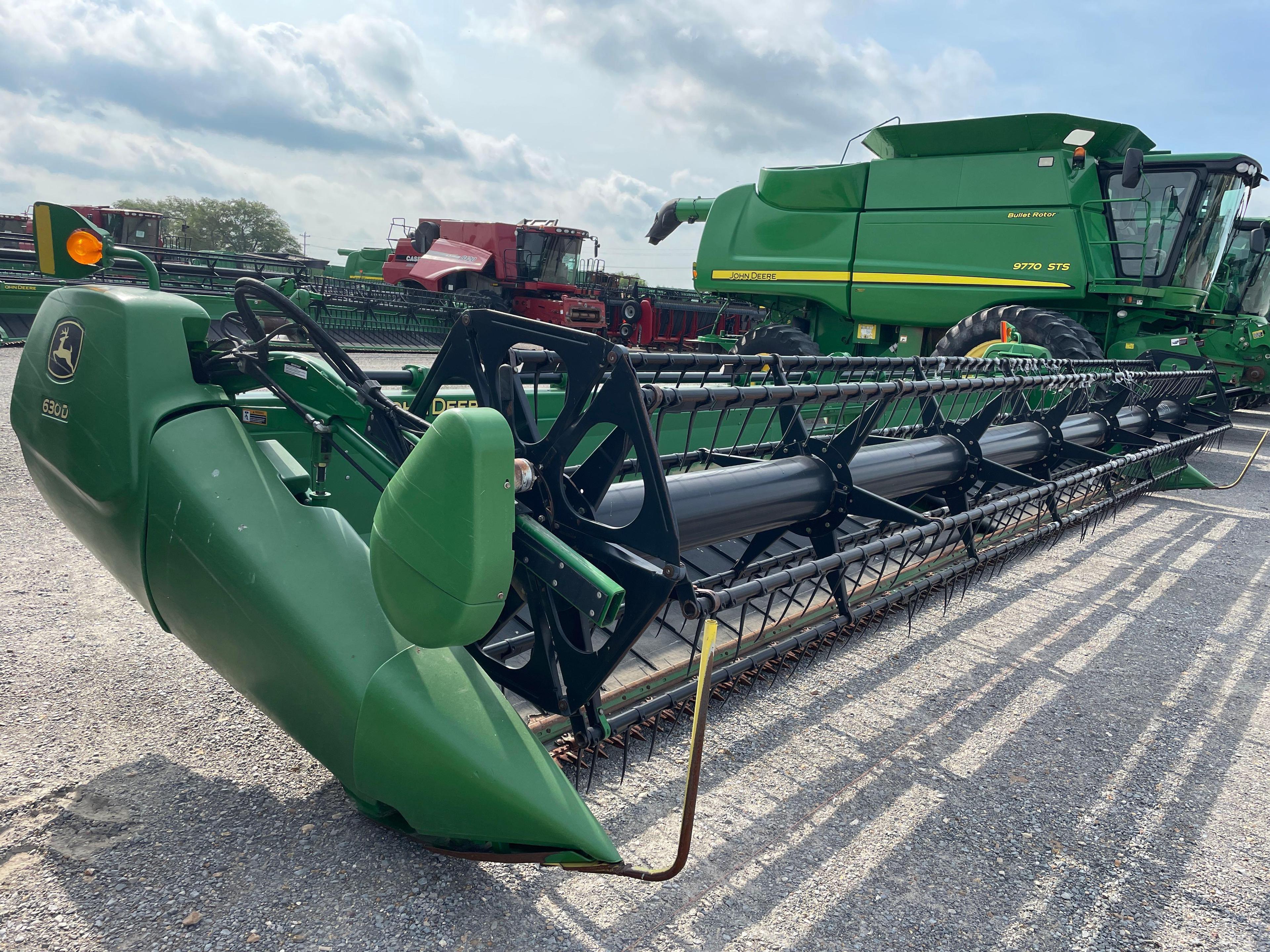 630D JOHN DEERE DRAPER PLATFORM