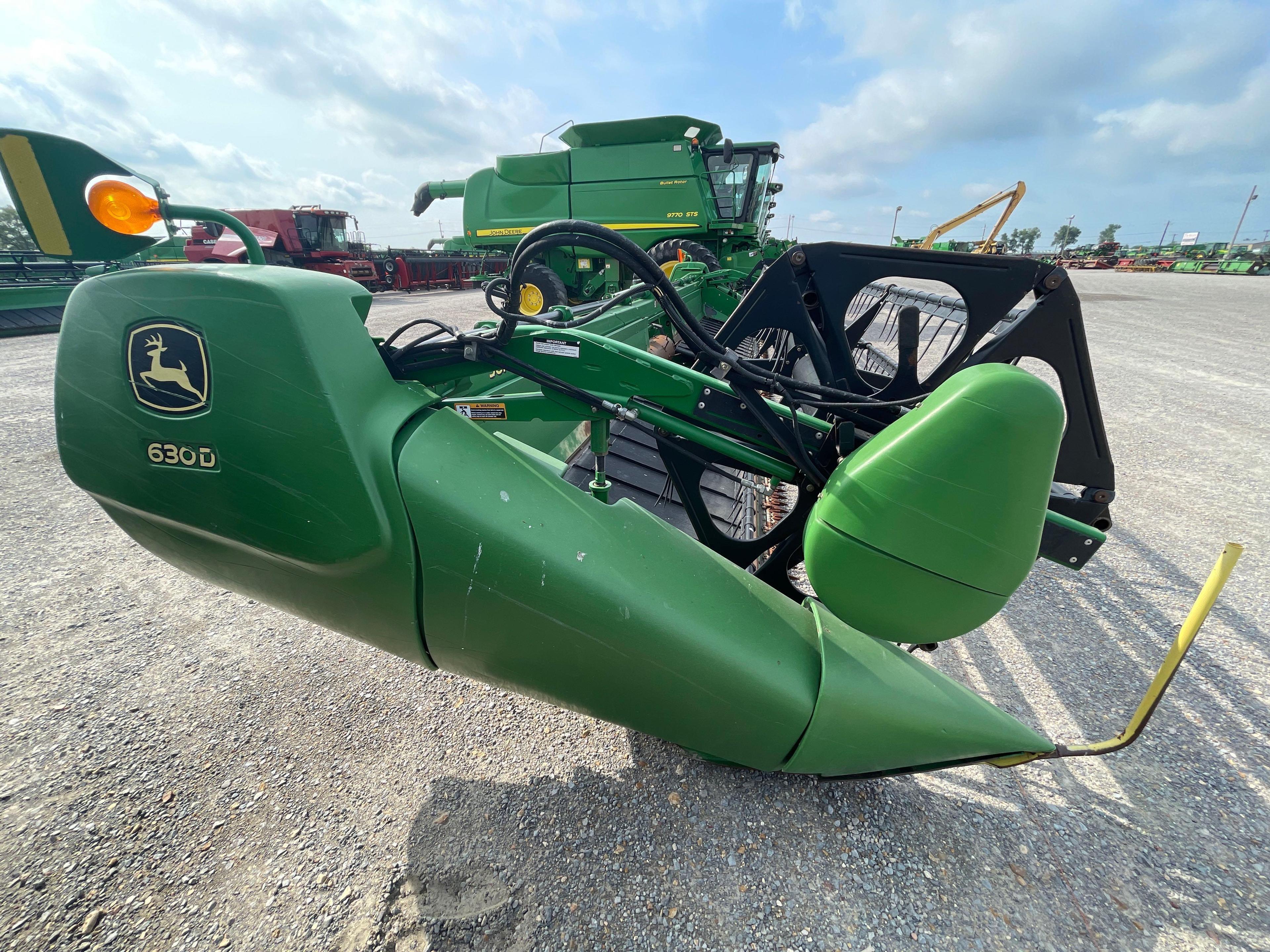 630D JOHN DEERE DRAPER PLATFORM