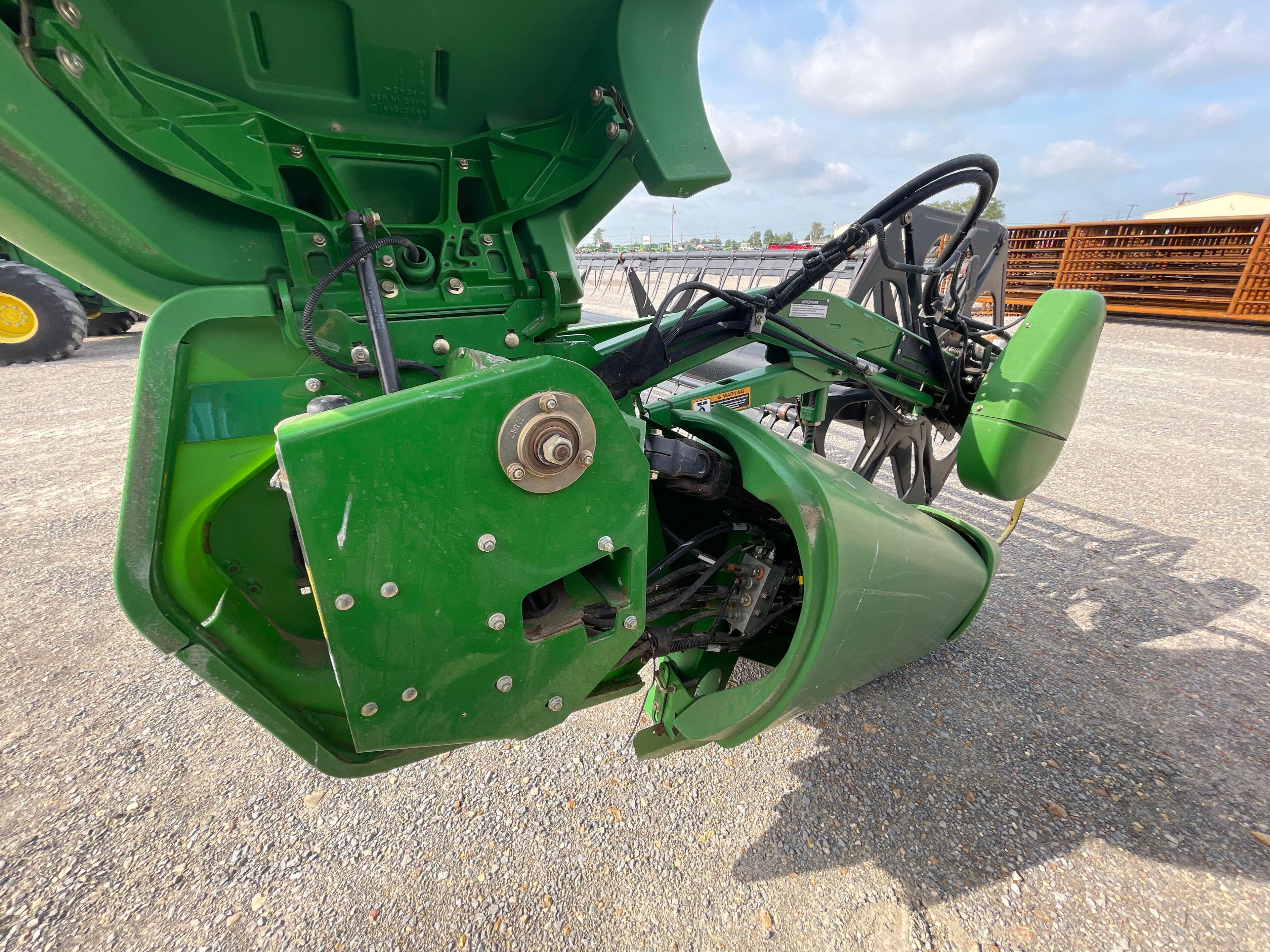 630D JOHN DEERE DRAPER PLATFORM