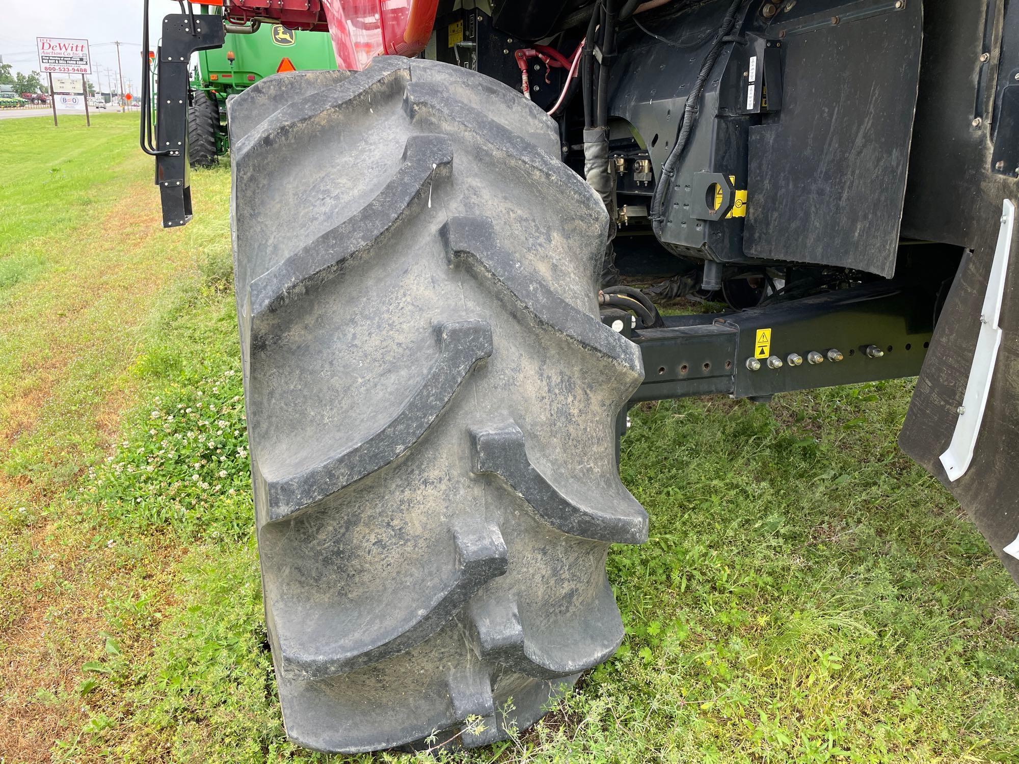 7230 CASE IH COMBINE