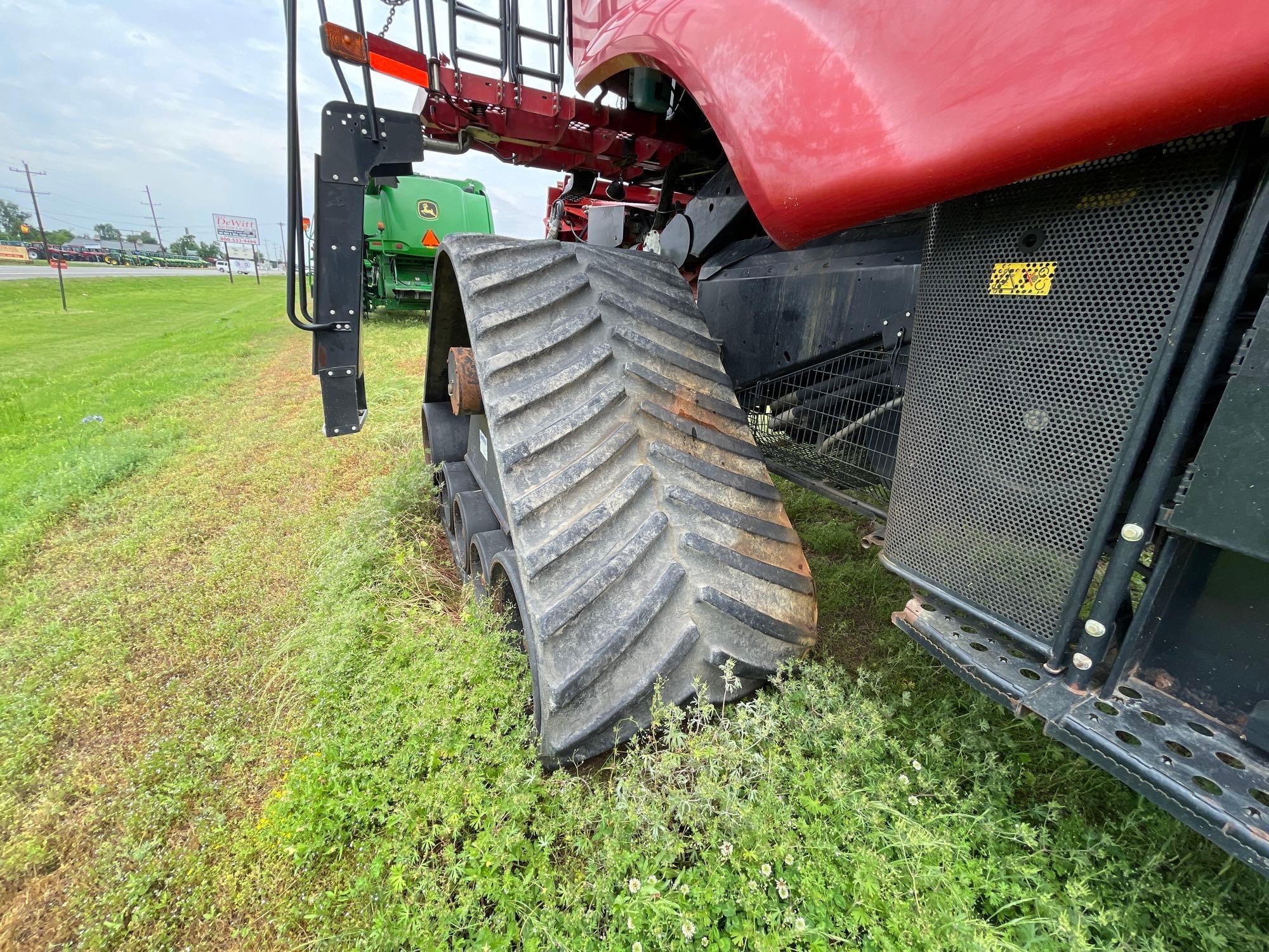 7230 CASE IH COMBINE