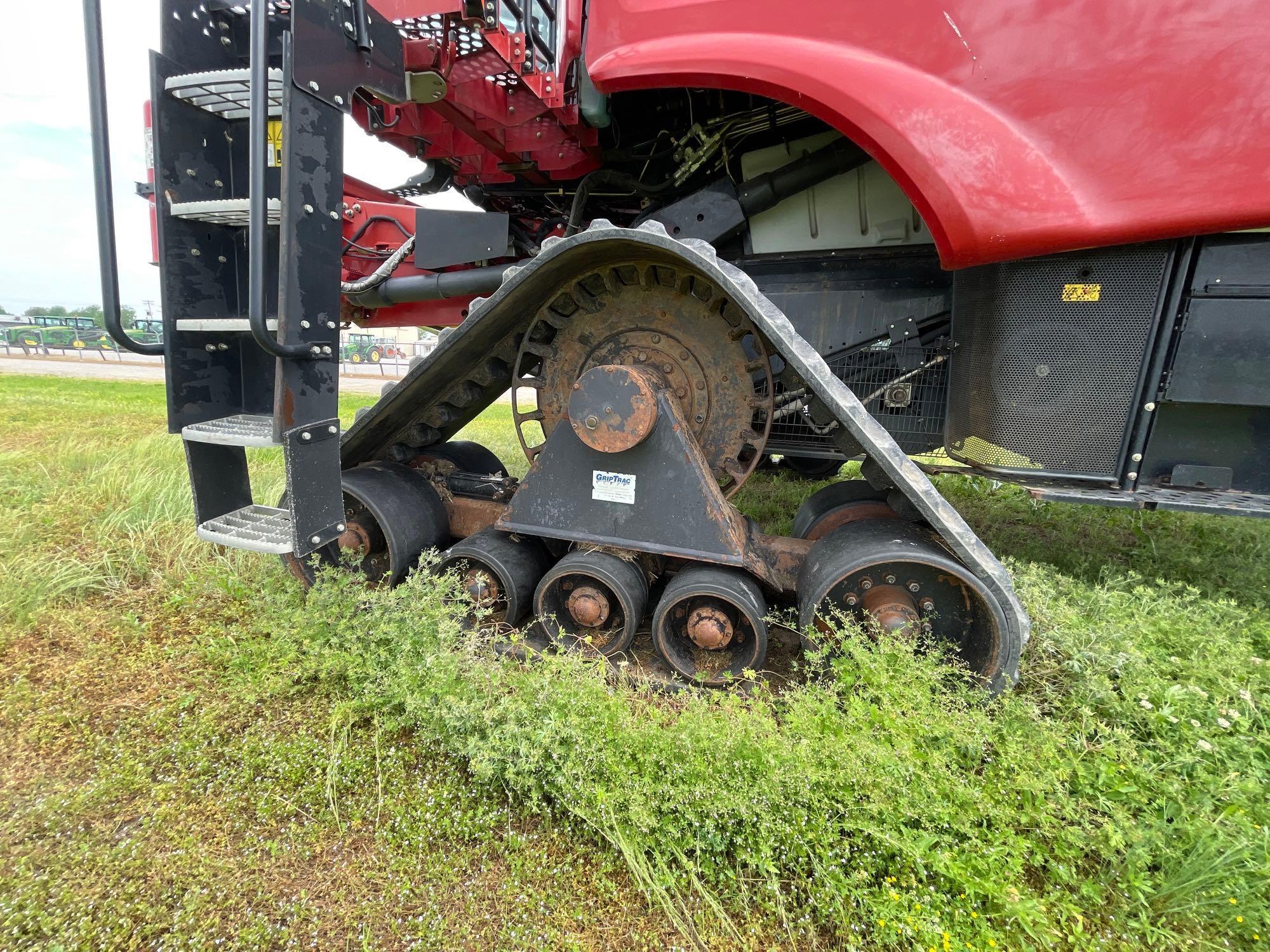 7230 CASE IH COMBINE