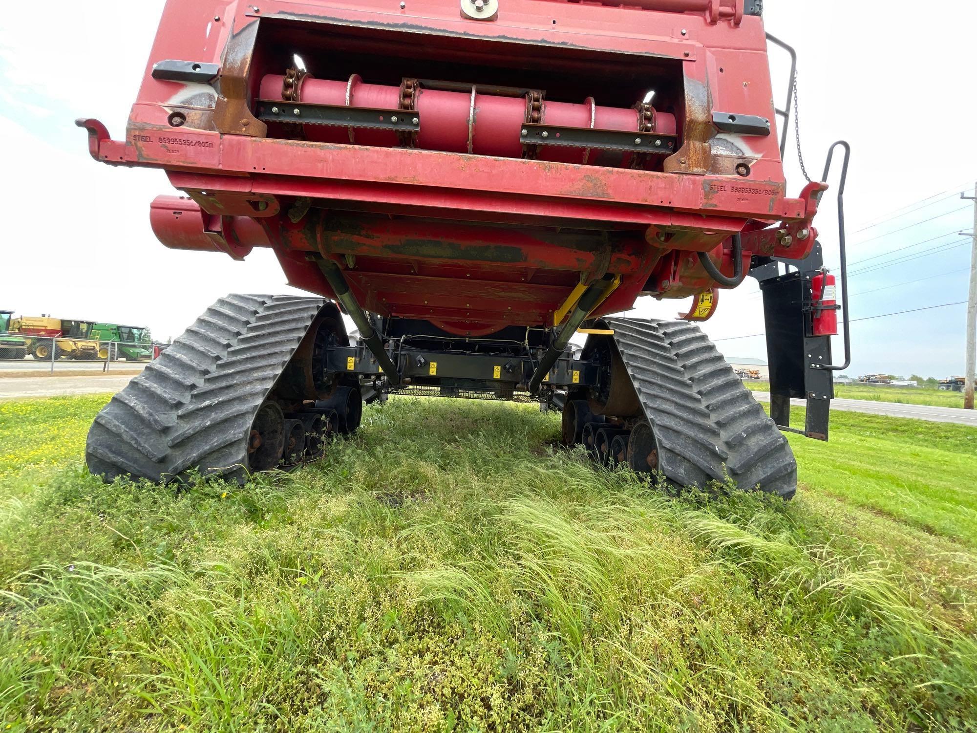 7230 CASE IH COMBINE