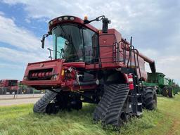 7230 CASE IH COMBINE