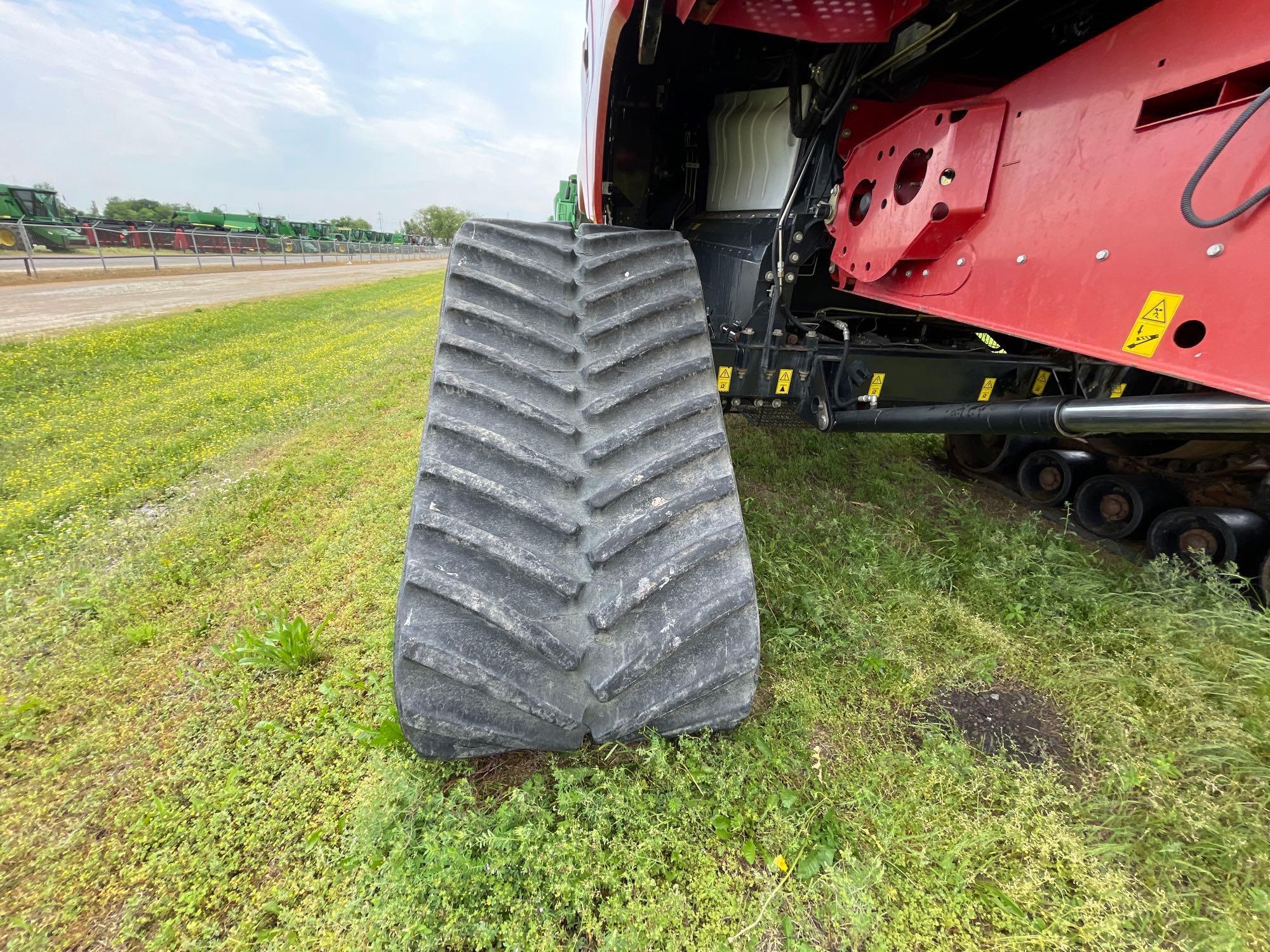 7230 CASE IH COMBINE
