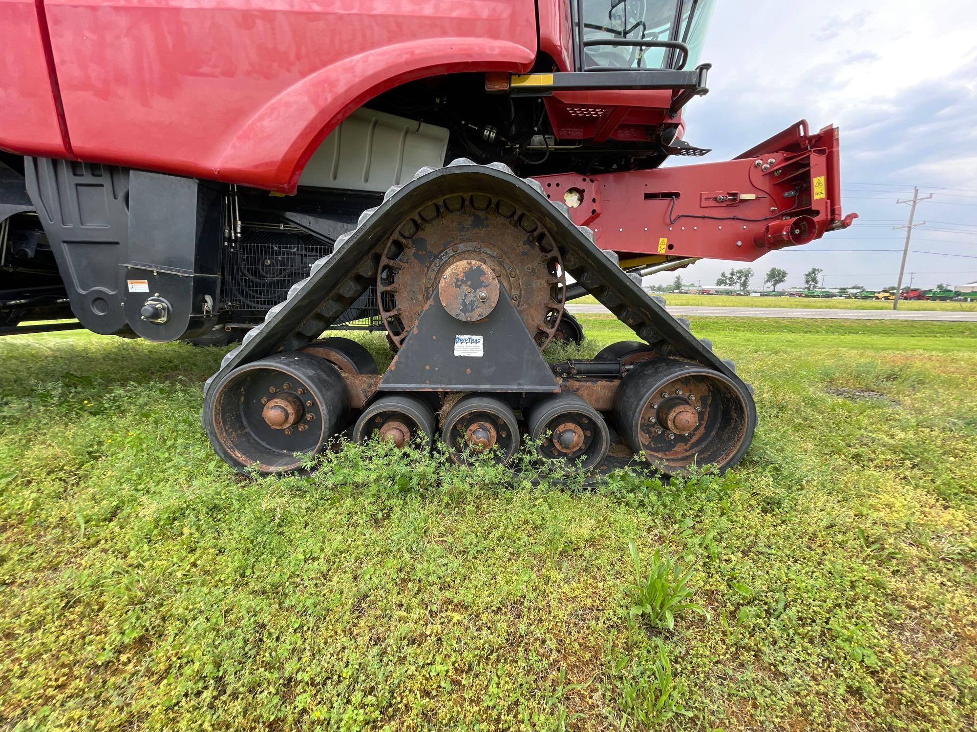7230 CASE IH COMBINE