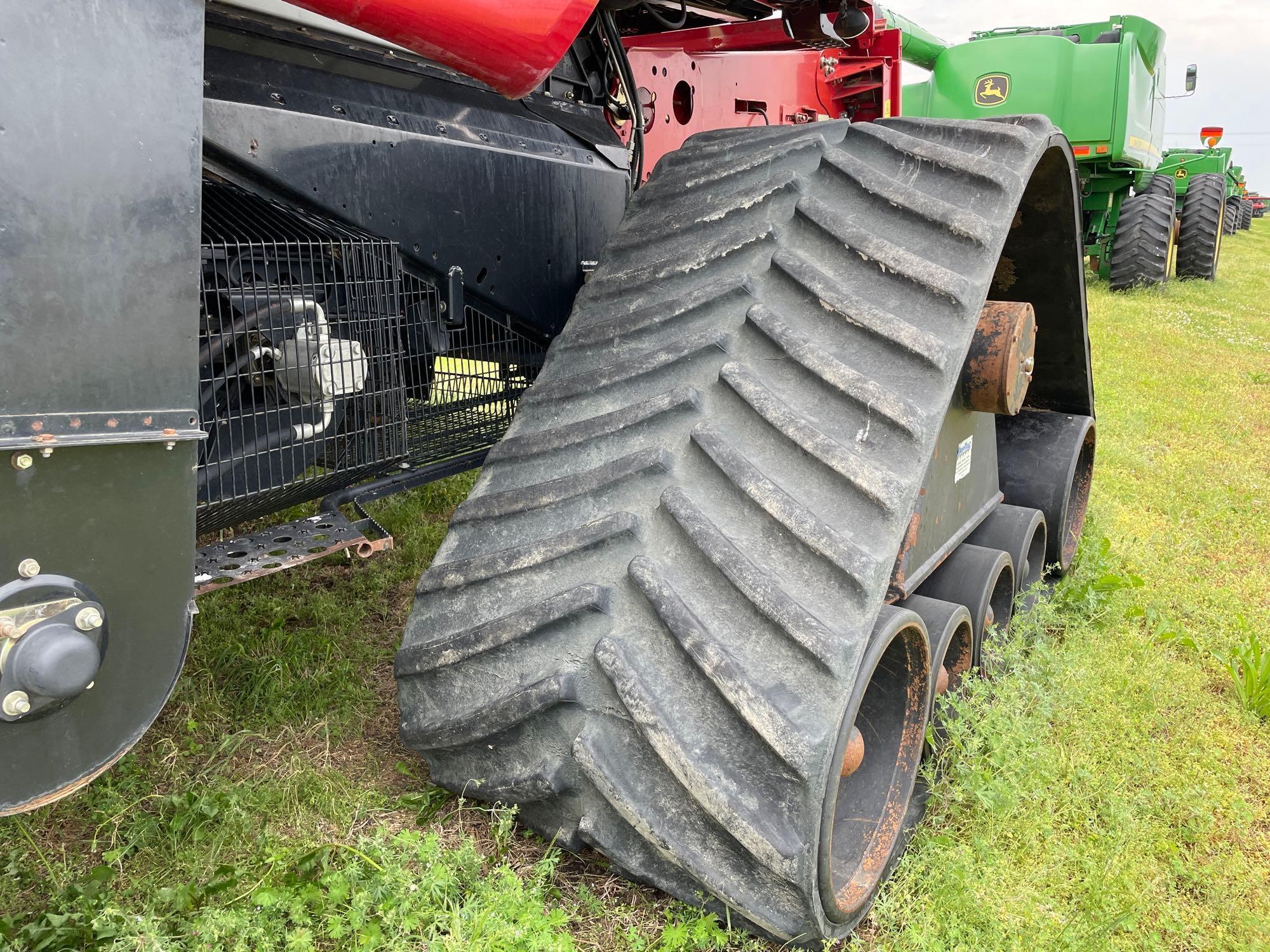 7230 CASE IH COMBINE