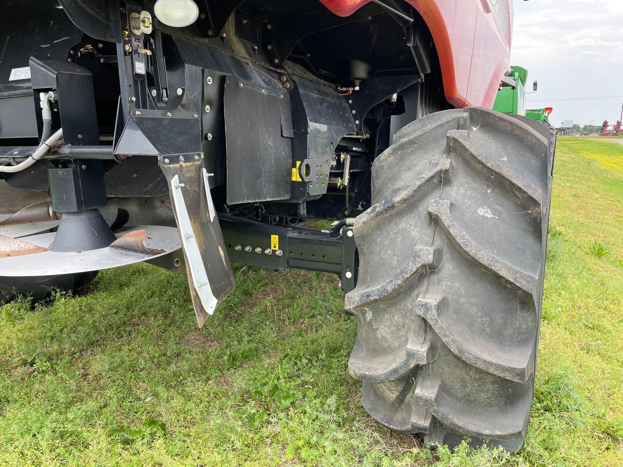 7230 CASE IH COMBINE