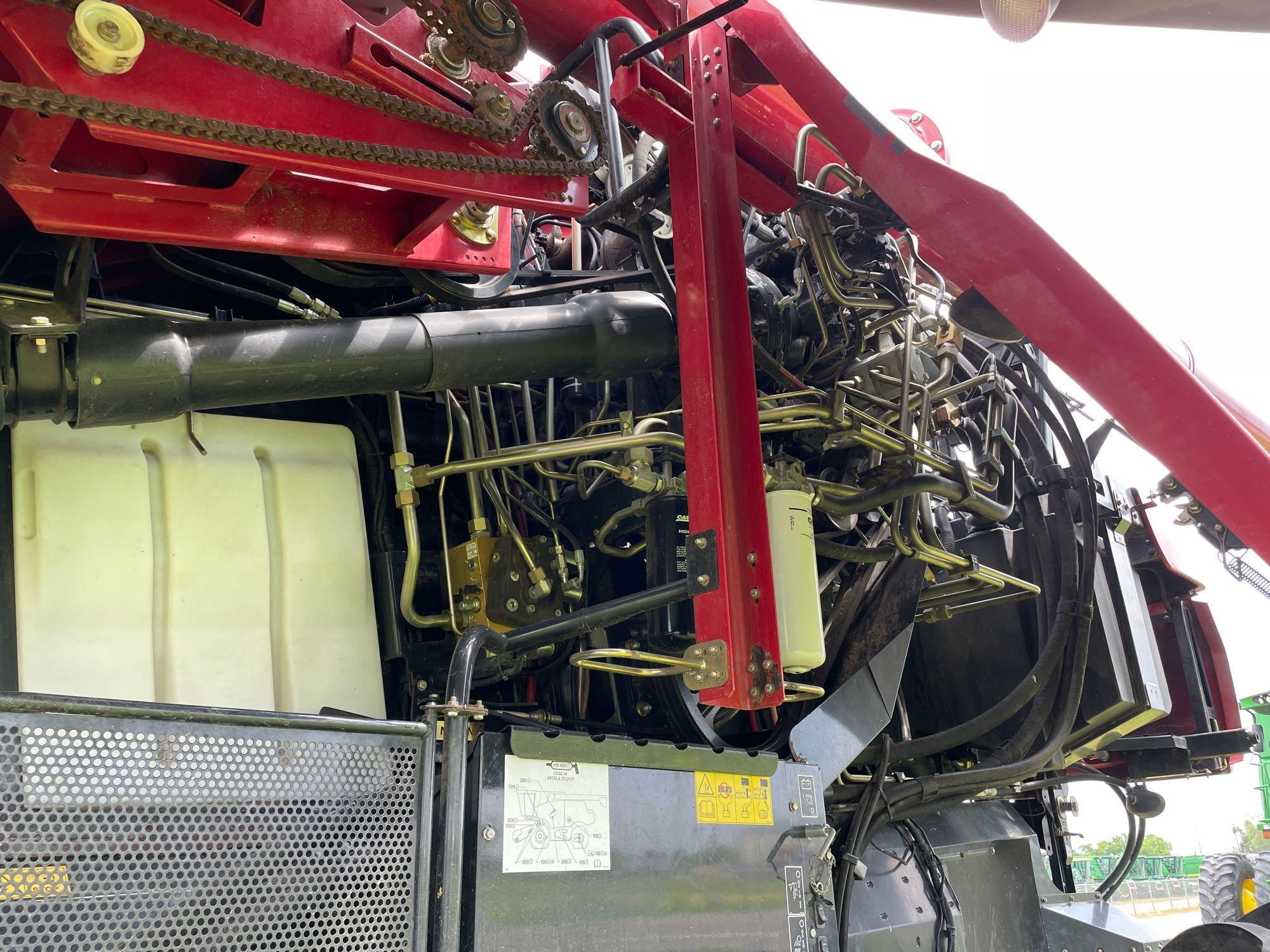 7230 CASE IH COMBINE