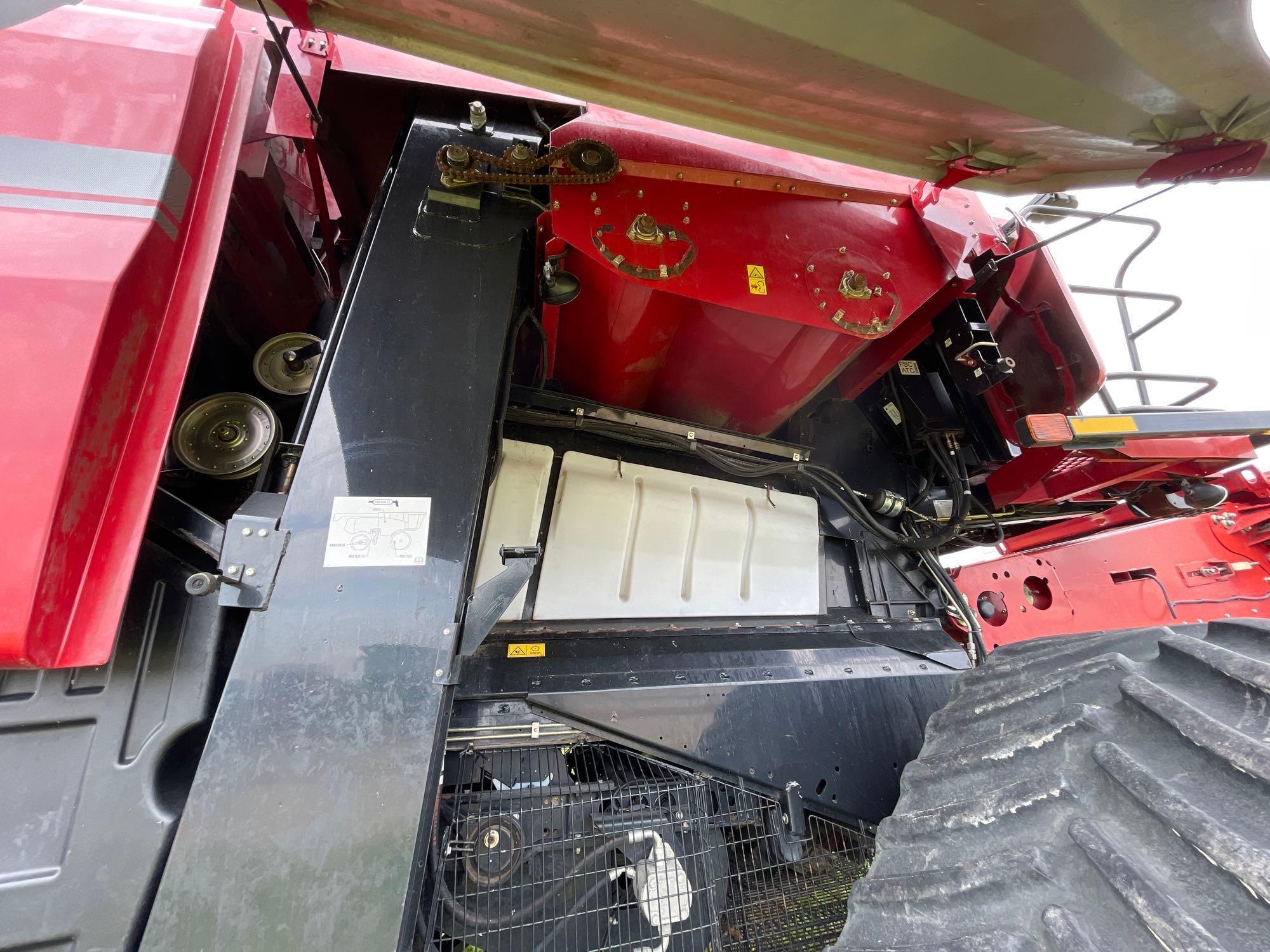 7230 CASE IH COMBINE