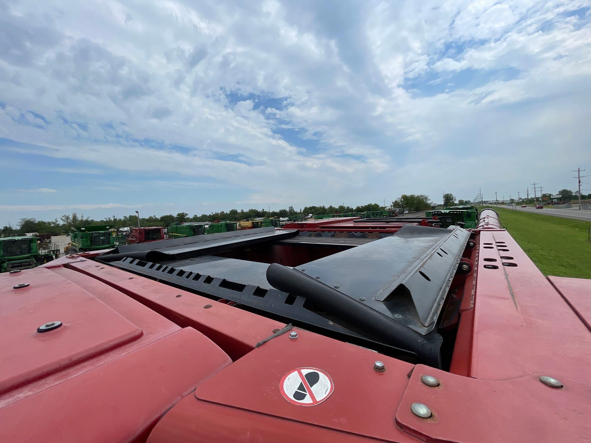 7230 CASE IH COMBINE