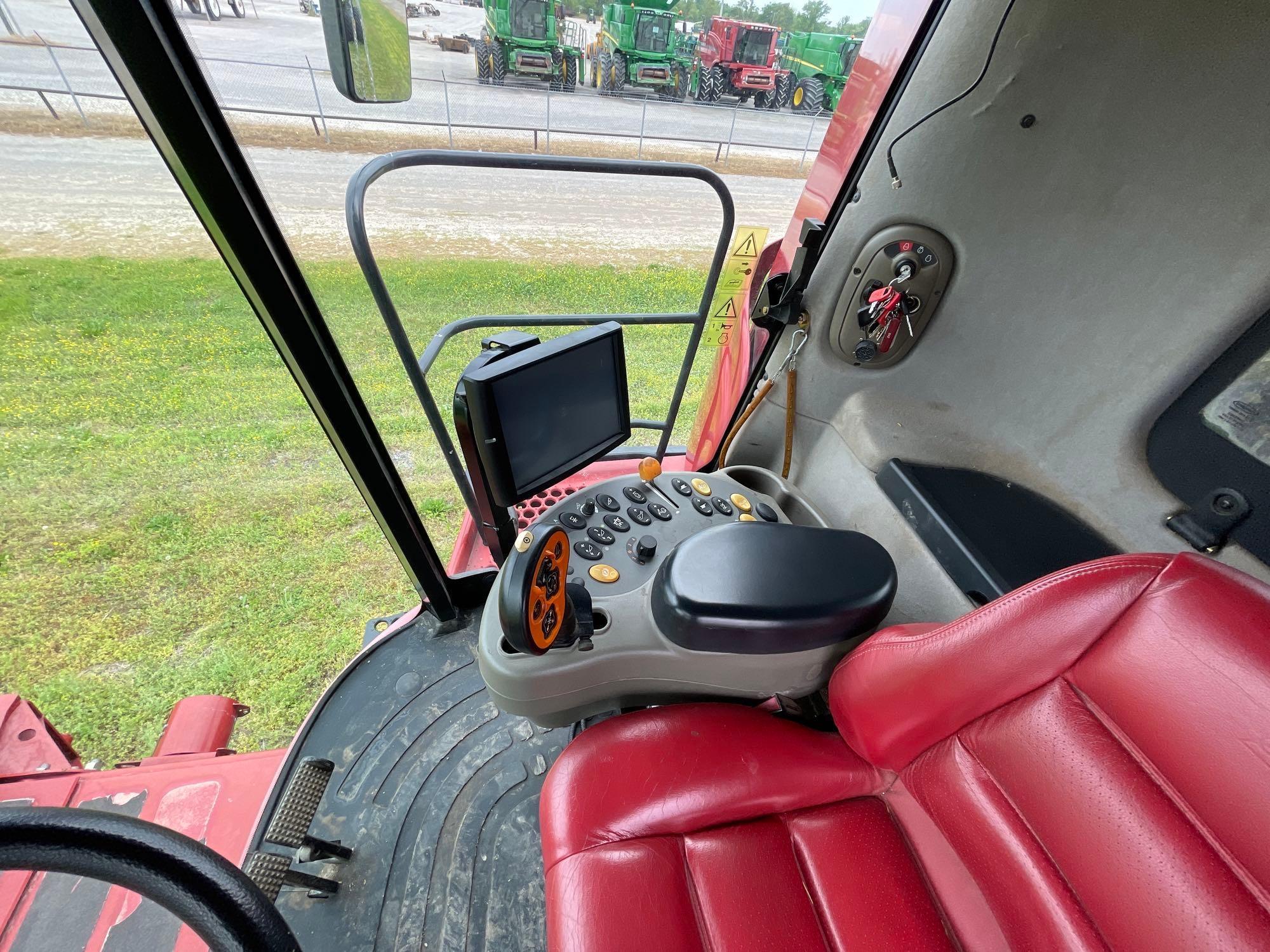 7230 CASE IH COMBINE