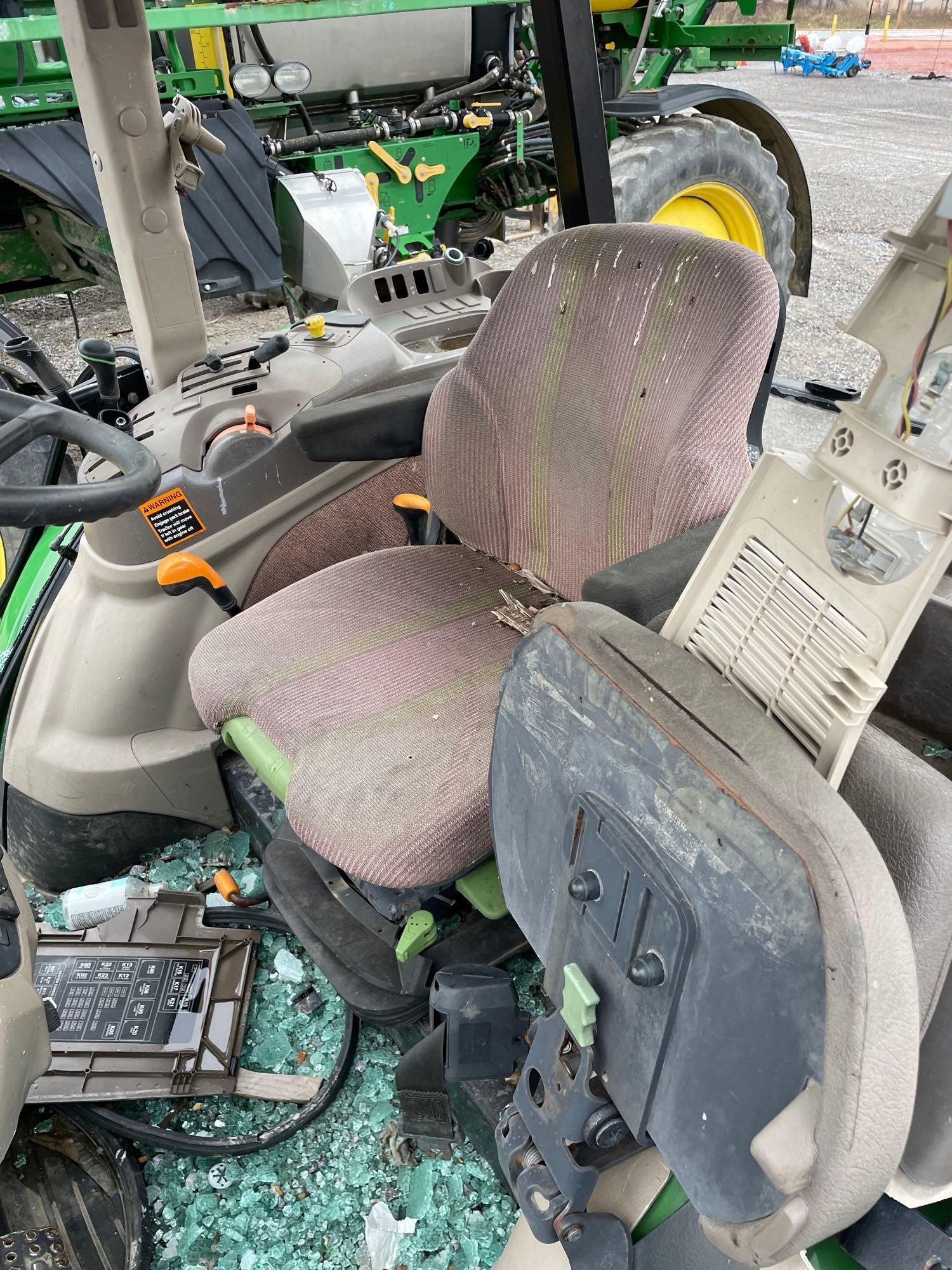 6115D JOHN DEERE TRACTOR, MFWD