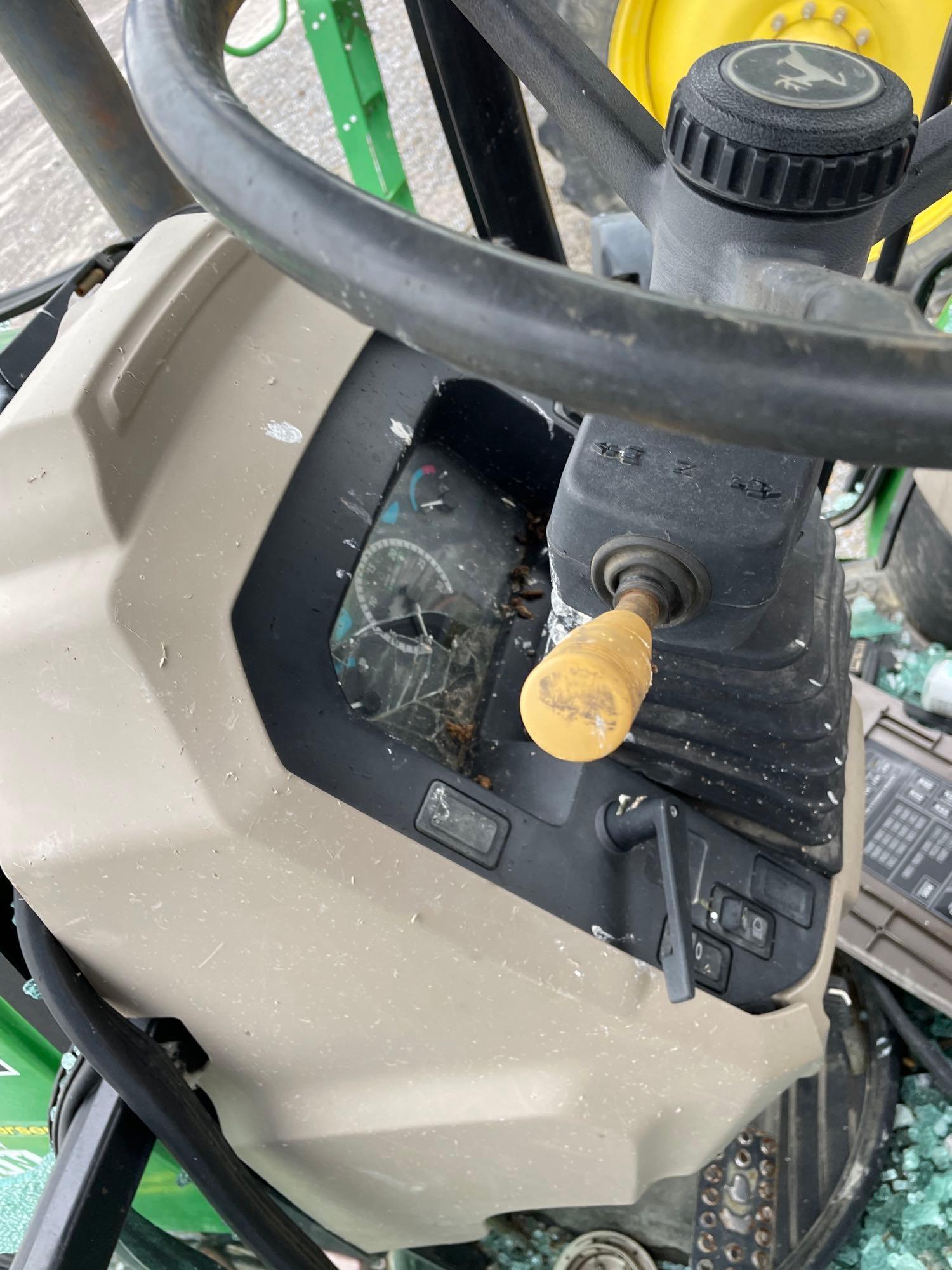 6115D JOHN DEERE TRACTOR, MFWD
