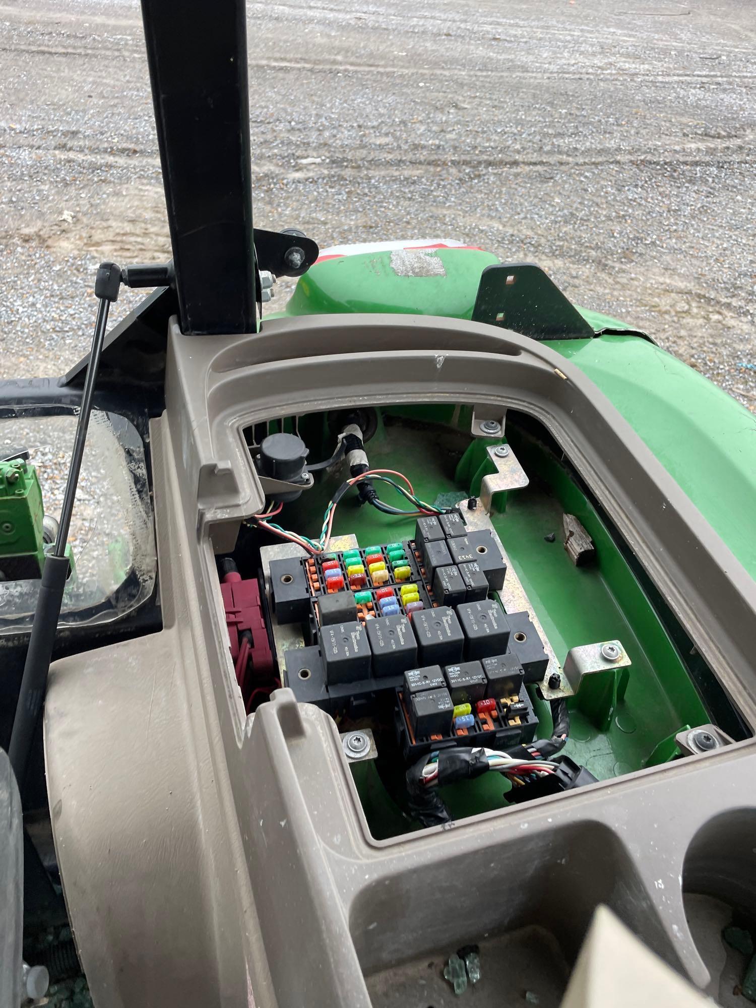6115D JOHN DEERE TRACTOR, MFWD
