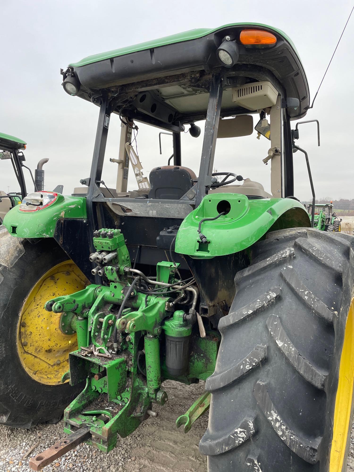 6115D JOHN DEERE TRACTOR, MFWD