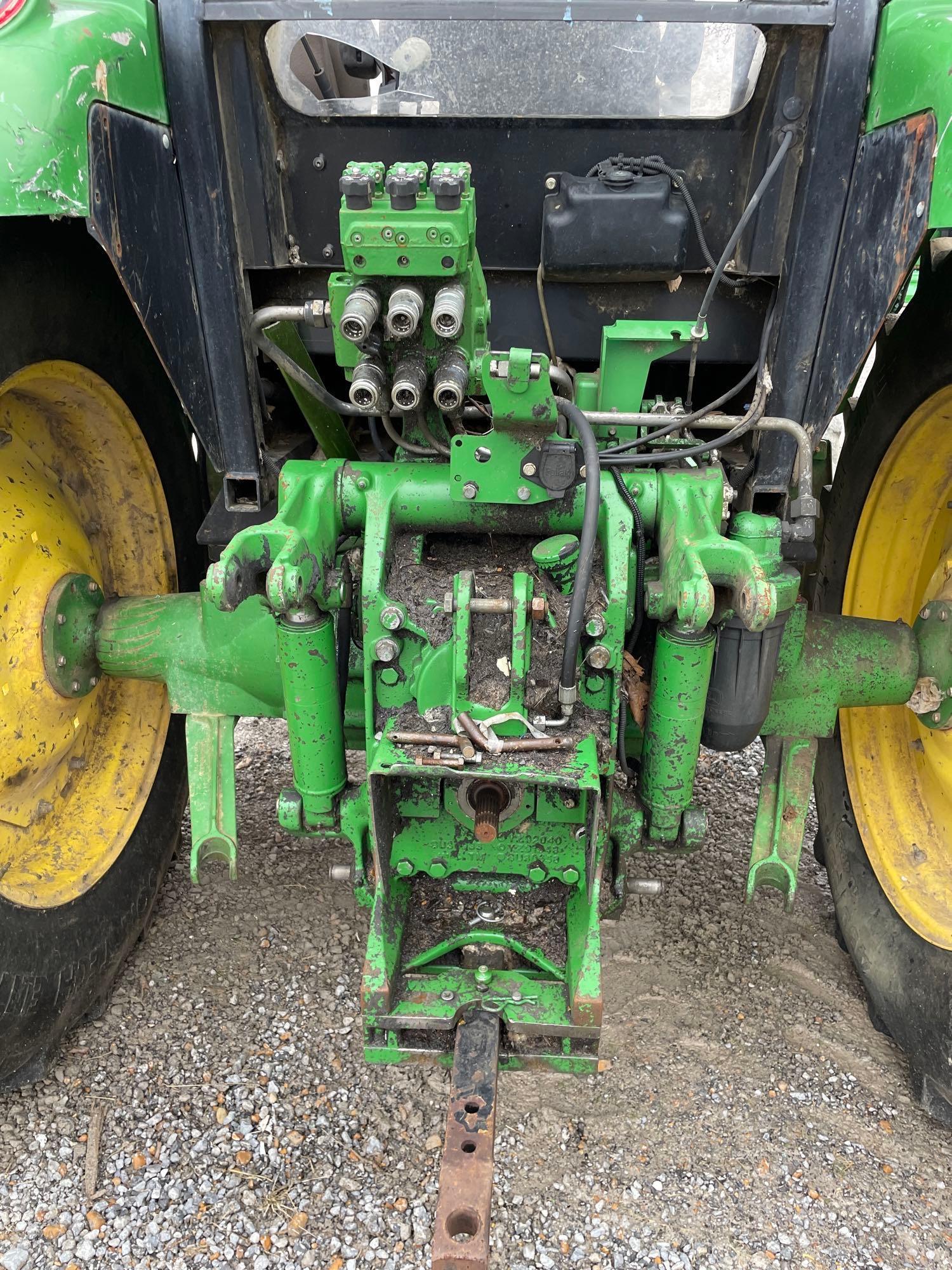 6115D JOHN DEERE TRACTOR, MFWD