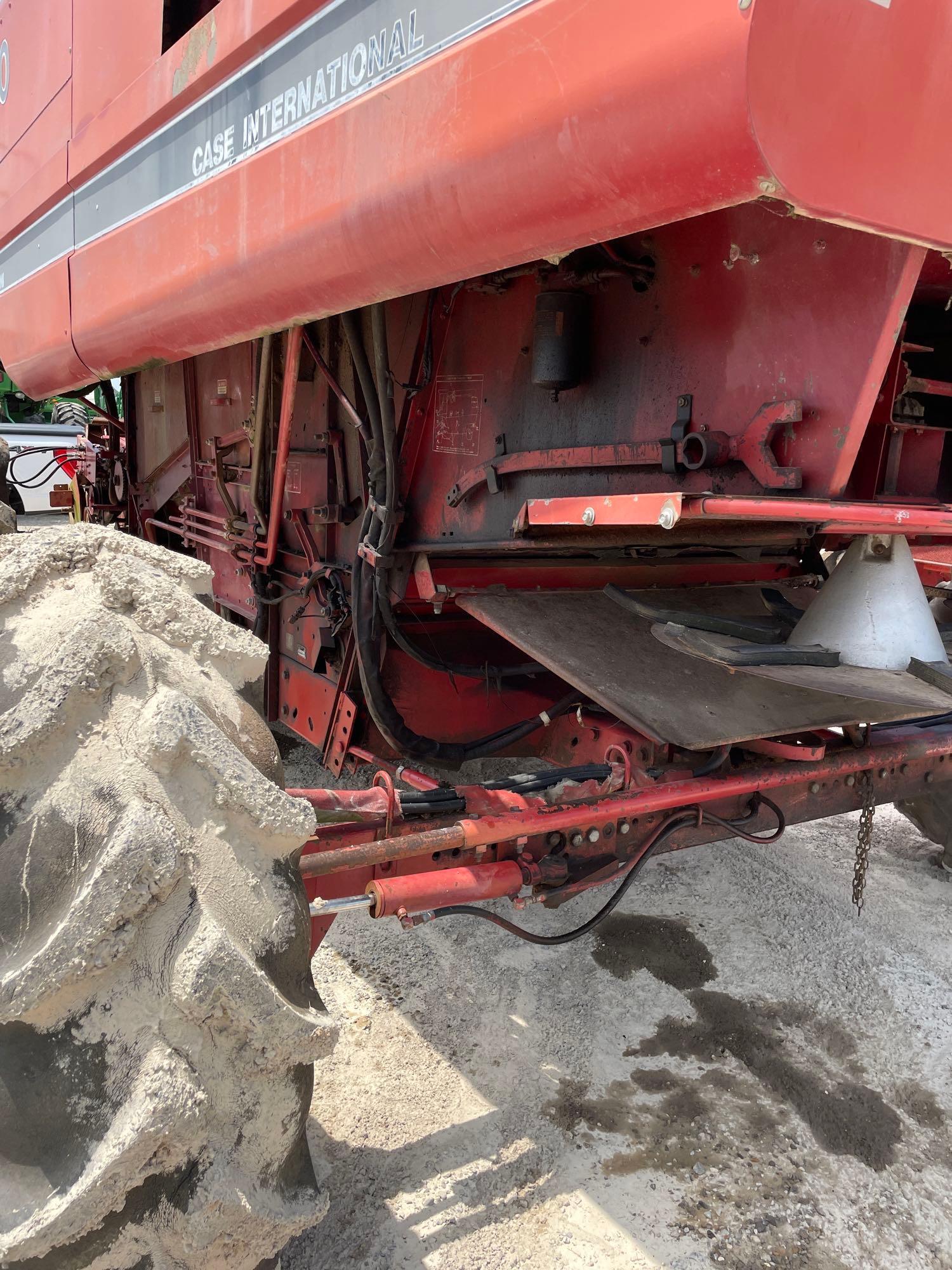1680 CASE IH COMBINE