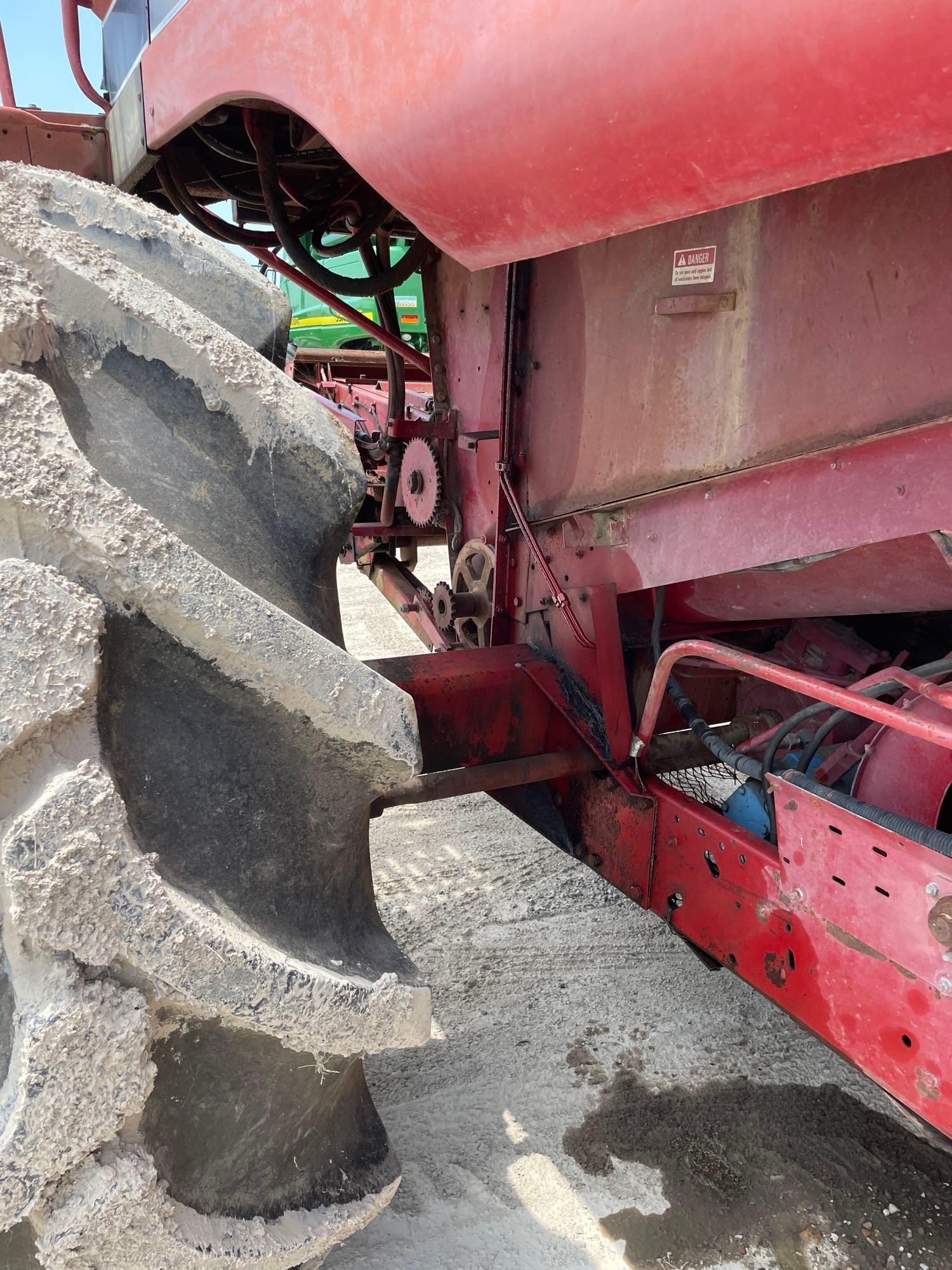 1680 CASE IH COMBINE