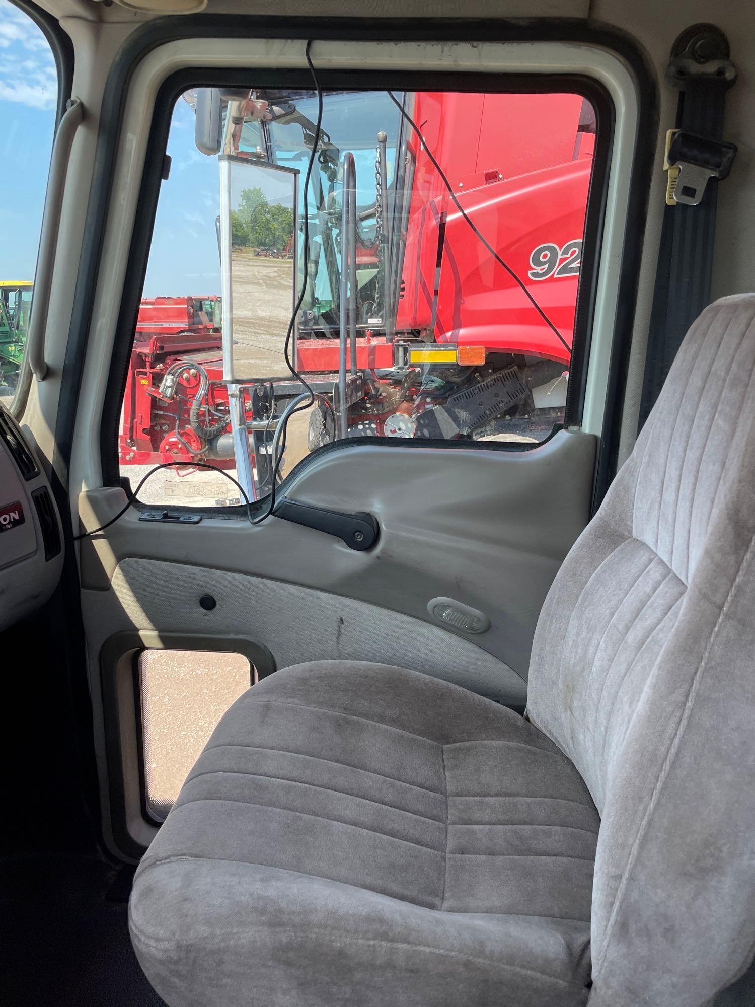MACK DAY CAB SEMI
