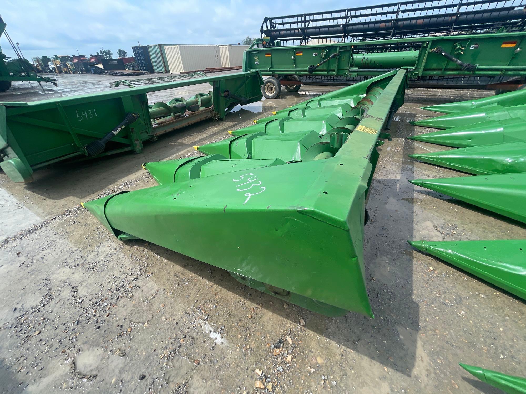 JOHN DEERE CORN HEAD