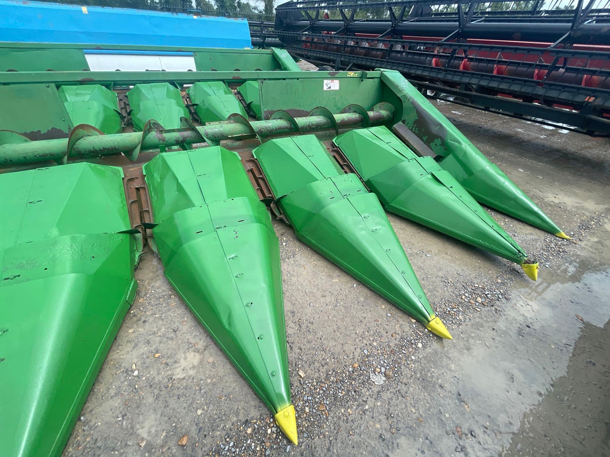 JOHN DEERE CORN HEAD