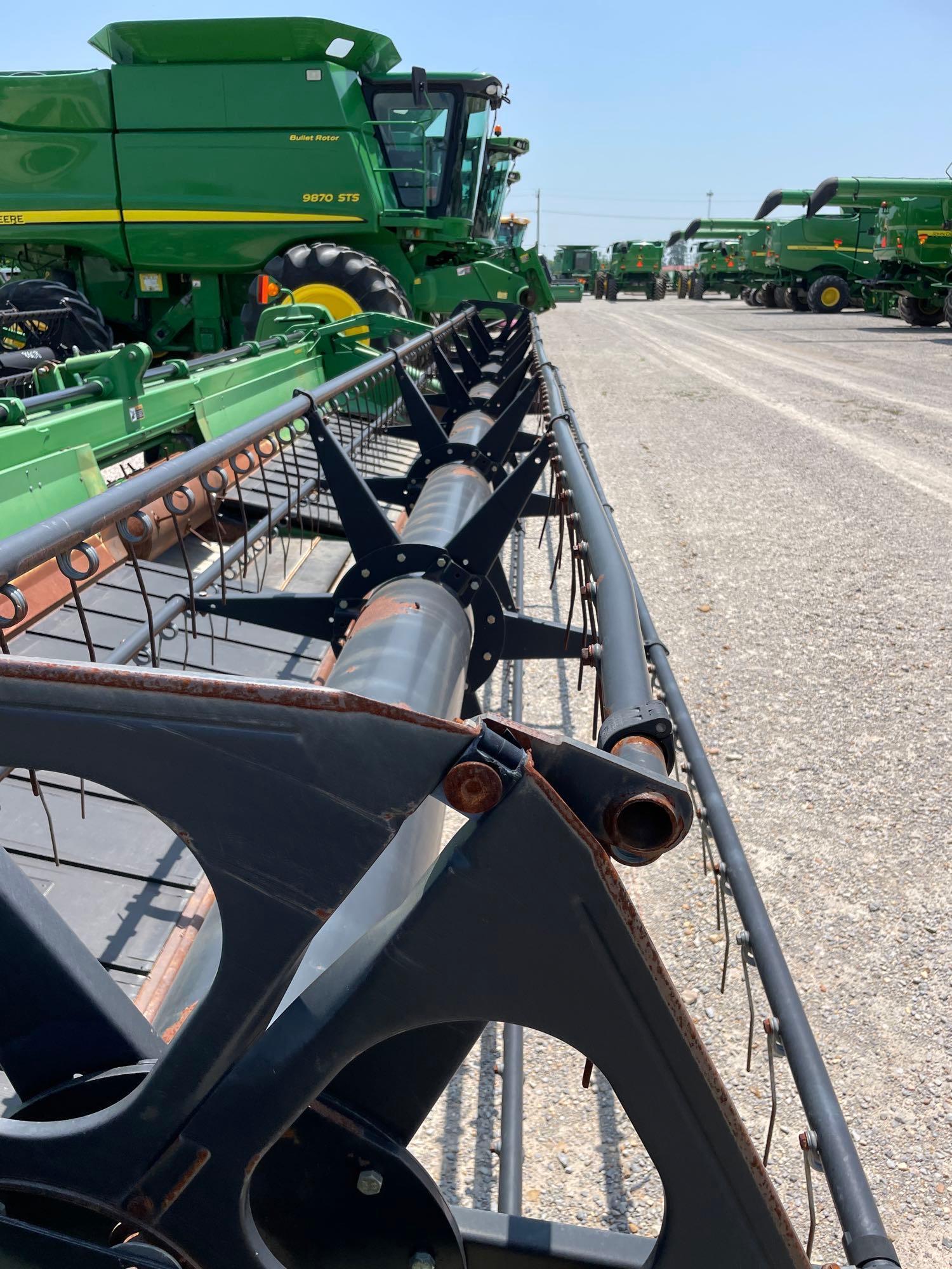 630D JOHN DEERE DRAPER PLATFORM, 2009 YR.