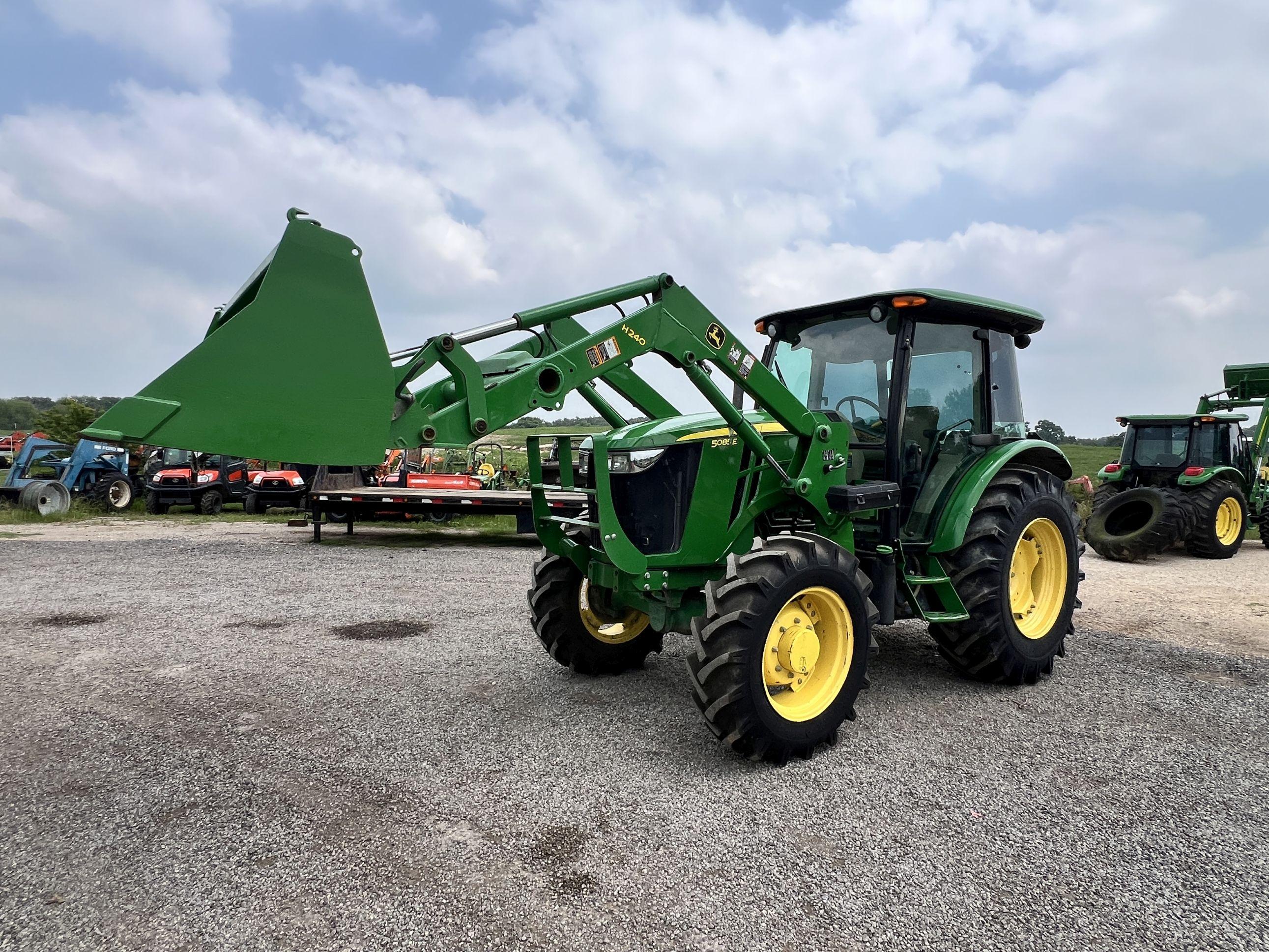 John Deere 5085E Cab Air MFWD Tractor Franklin TX