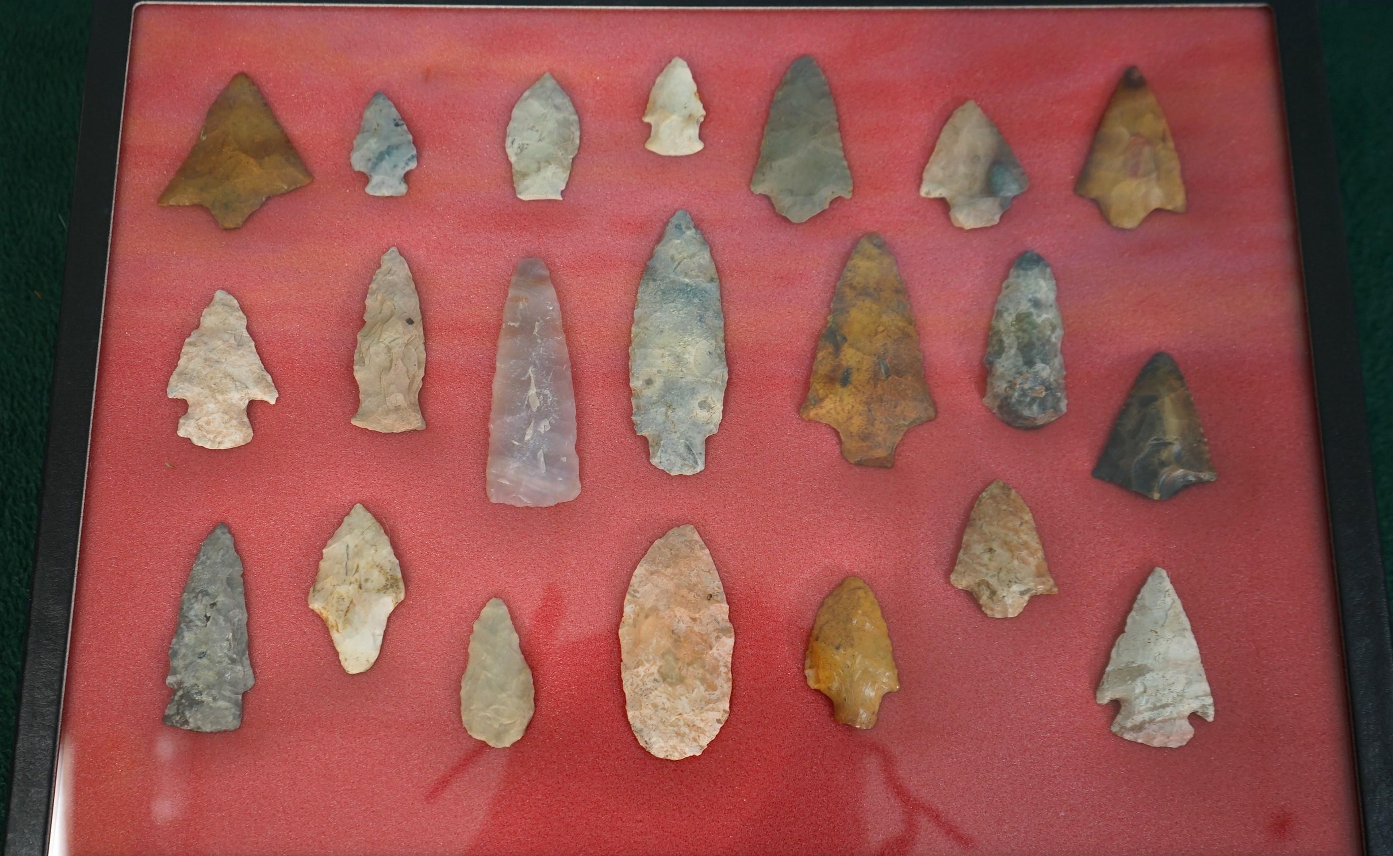 Large 12 1/2" x 16 1/2" New Display Case of 21 Authentic Arrowheads & Spear Points from the Archaic