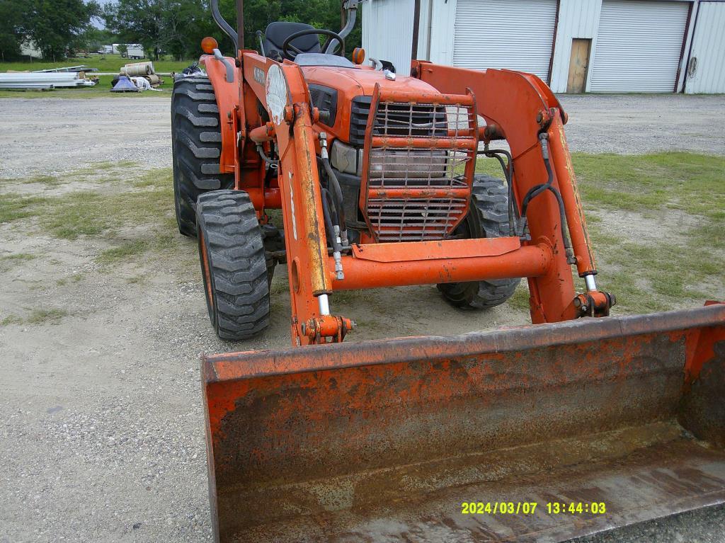 Kubota L4330 Tractor with box blade