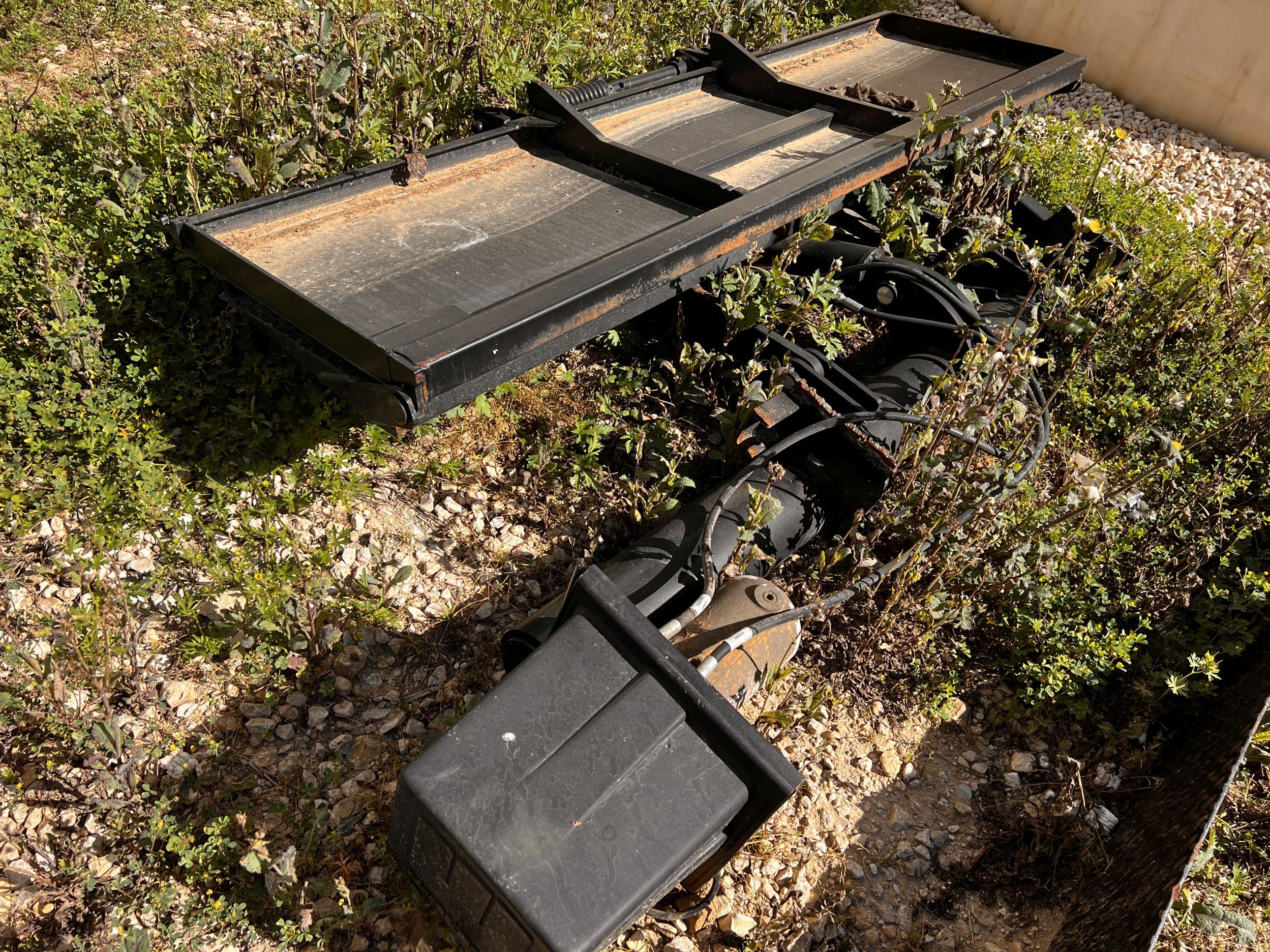 2000lb Tommy Gate lift